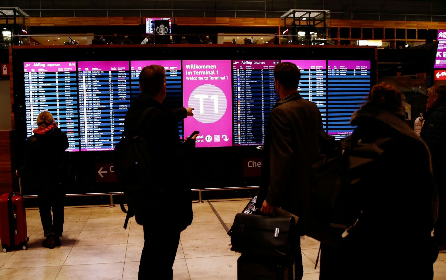 Der Hauptstadtflughafen BER hatte zwischenzeitlich den Flugbetrieb aufgrund einer Aktion von Klimaaktivisten eingestellt.