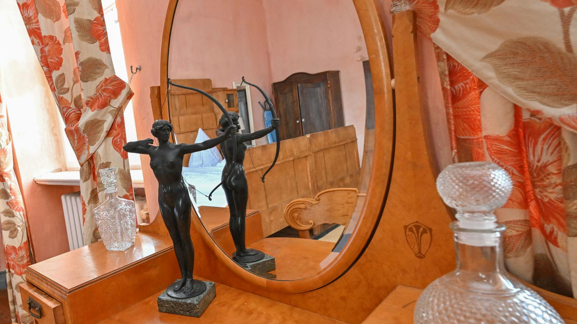 In den Zimmern des Schlosses können sich Gäste durchaus adlig fühlen.