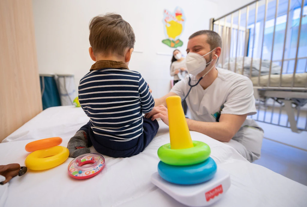 Viele Kinderkliniken wegen Atemwegsinfektionen am Limit