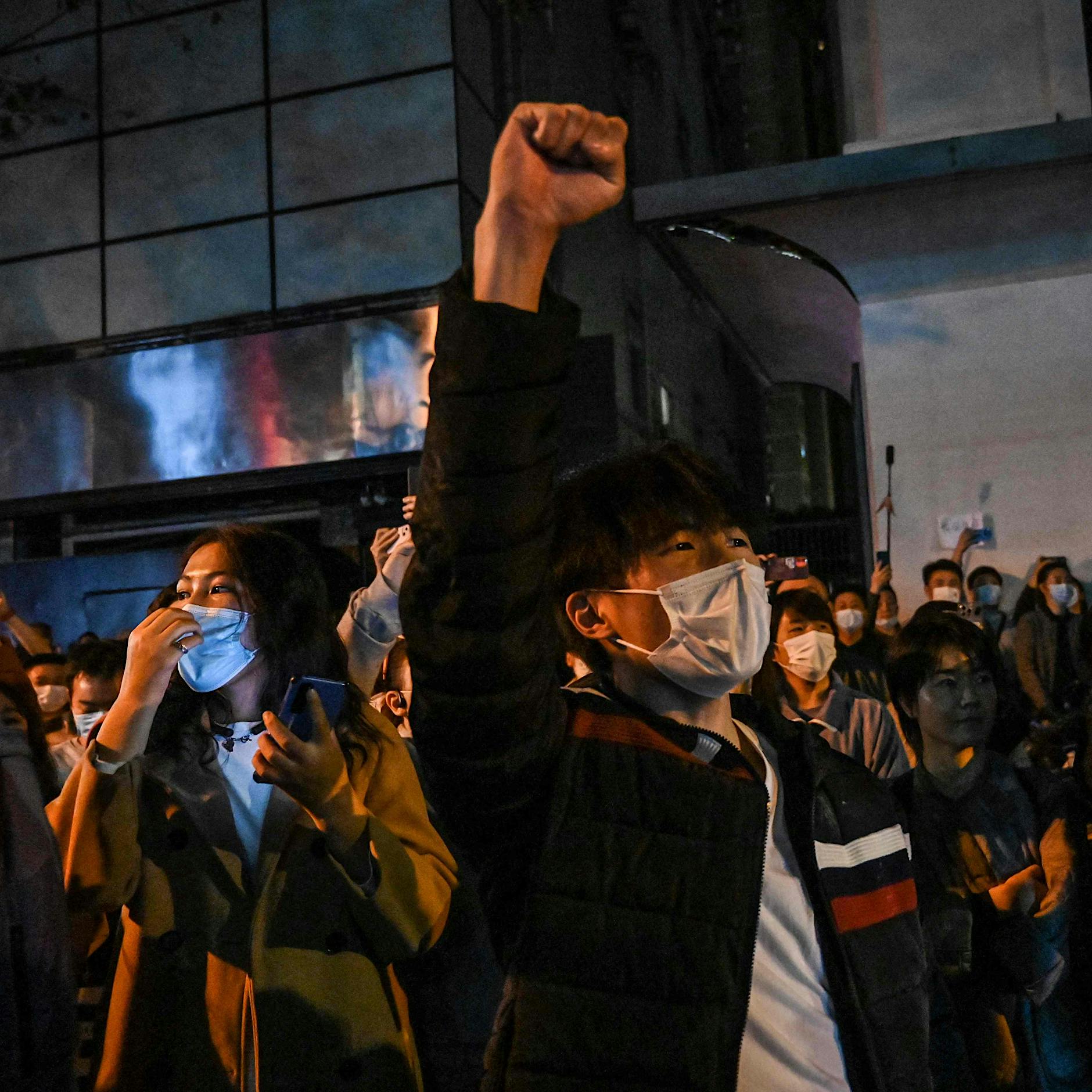 „Nieder mit Xi Jinping!“: Chinesen protestieren vielerorts gegen Corona-Politik