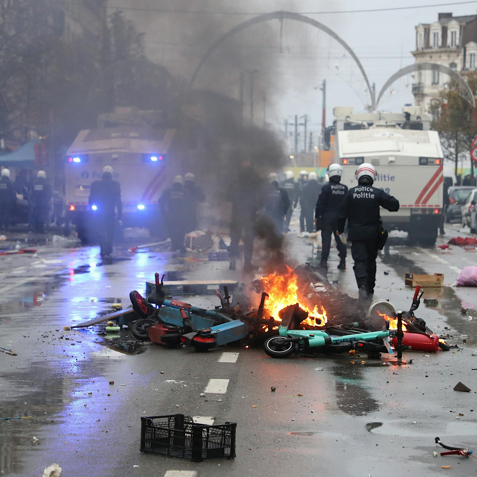 Randale: Marokkanische Fans verwüsten Städte in Belgien und Holland (Videos)