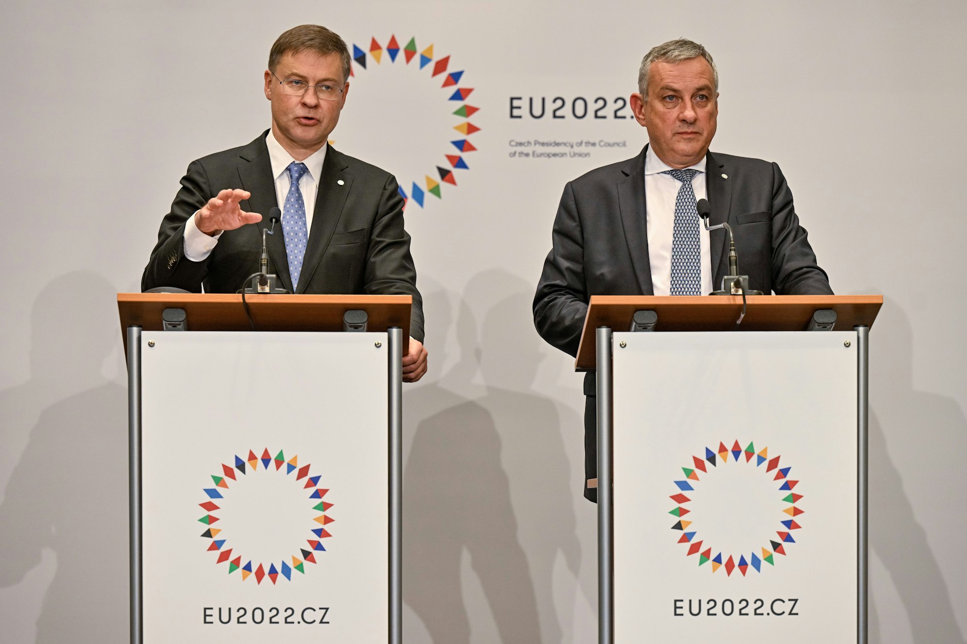 Valdis Dombrovskis (links) und Jozef Sikela beim Treffen der EU-Handelsminister.