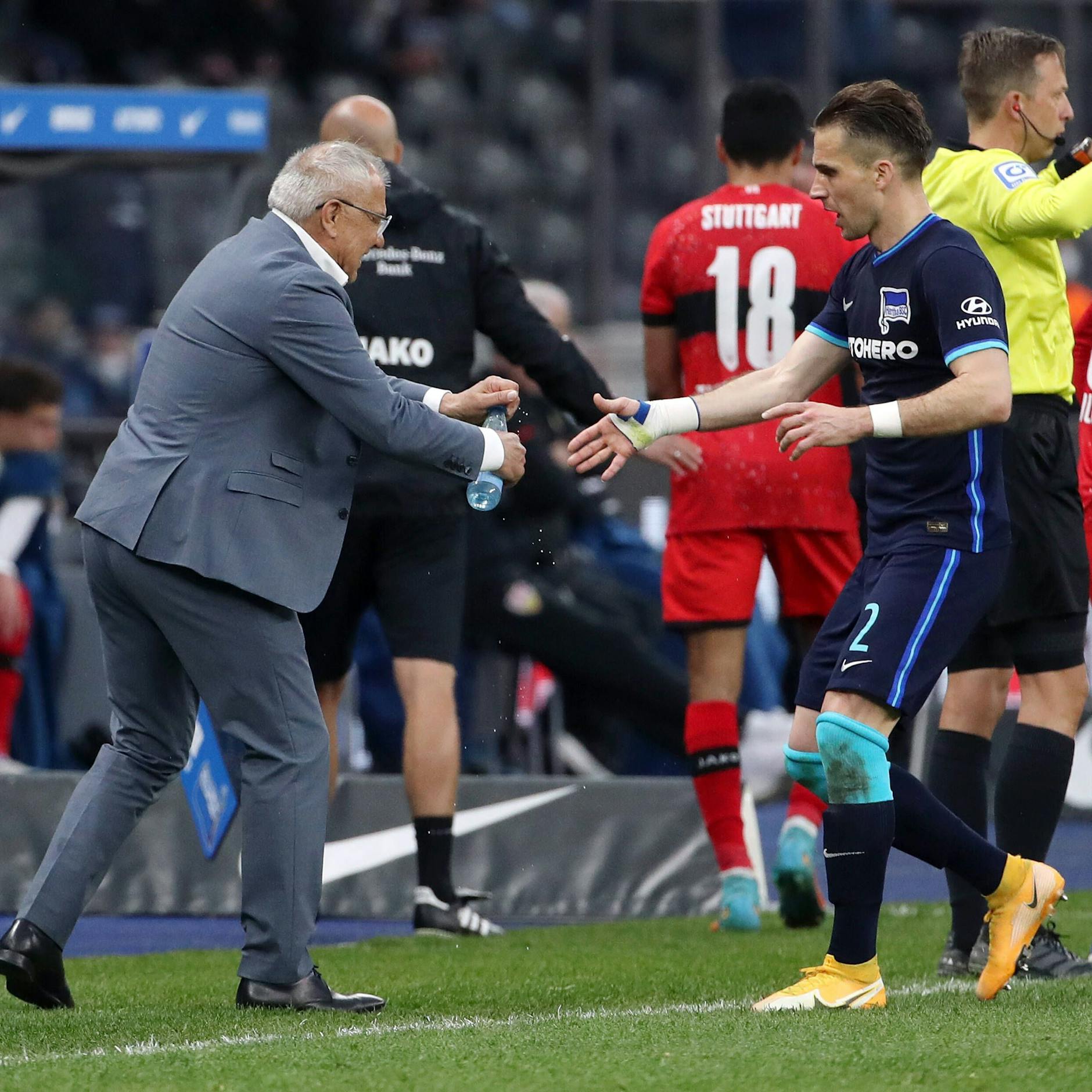 Für Peter Pekarik brachte sogar Felix Magath eine Wasserflasche im Abstiegskampf.