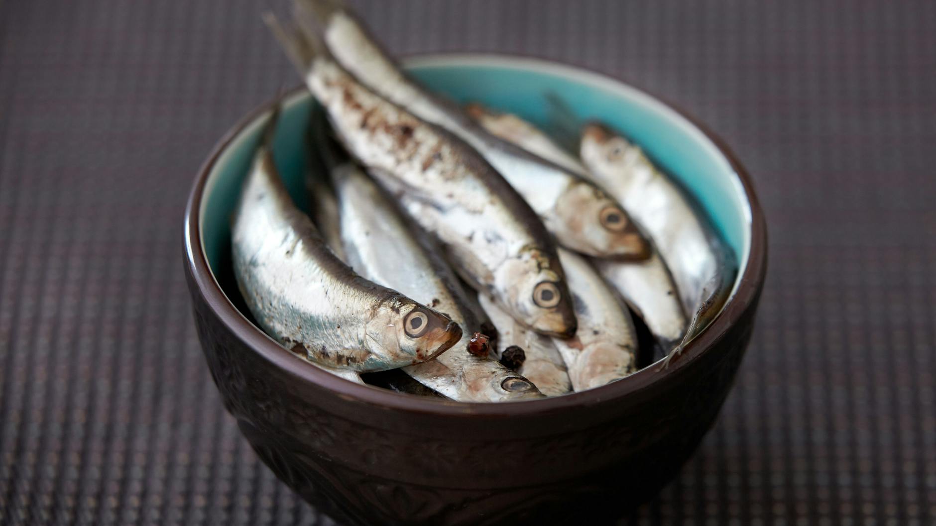 Für das Rezept Tomatenhering in Sahne braucht es Salzheringe.