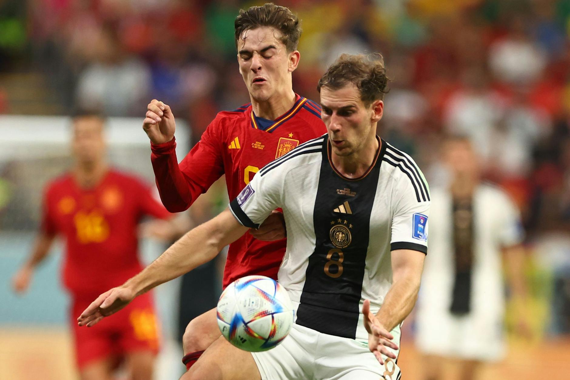 Leon Goretzka (v.) durfte gegen Spanien von Beginn an ran.