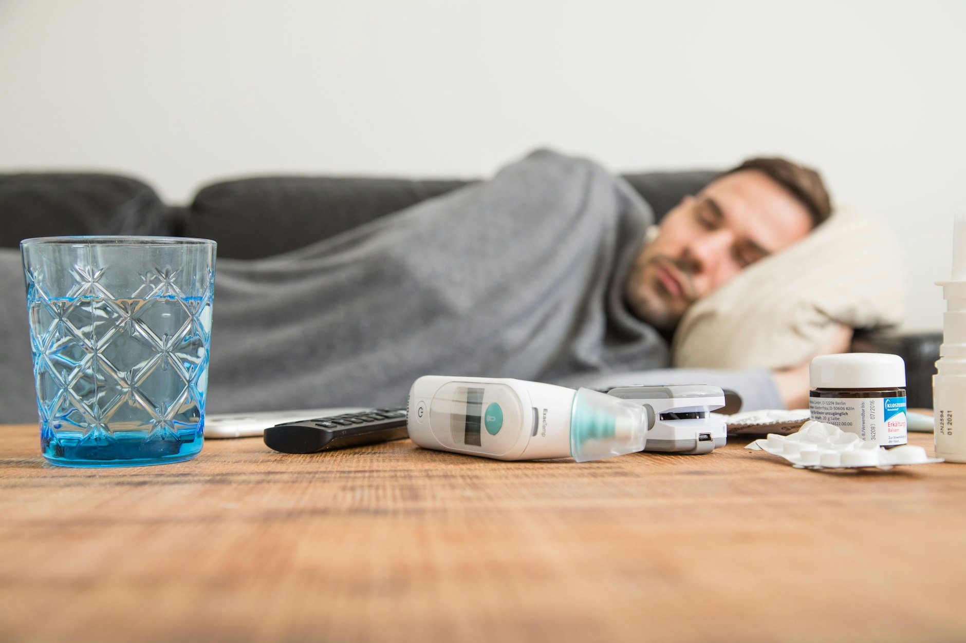 Wer mit einer Erkältung flachliegt, sucht nach Wundermitteln zum Gesundwerden. Laut Verbraucherzentrale macht das Medikament Meditonsin in der Hinsicht aber falsche Versprechungen.