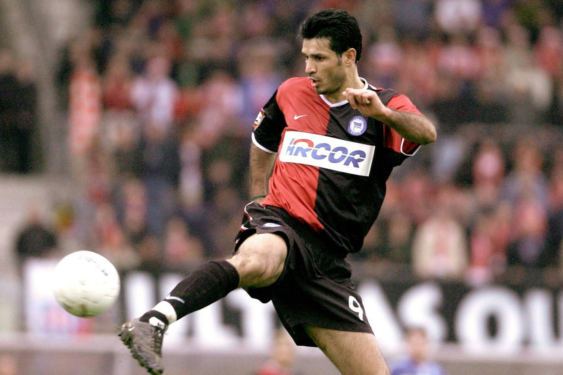 Ali Daei im Dress von Hertha BSC in der Saison 2001/2002