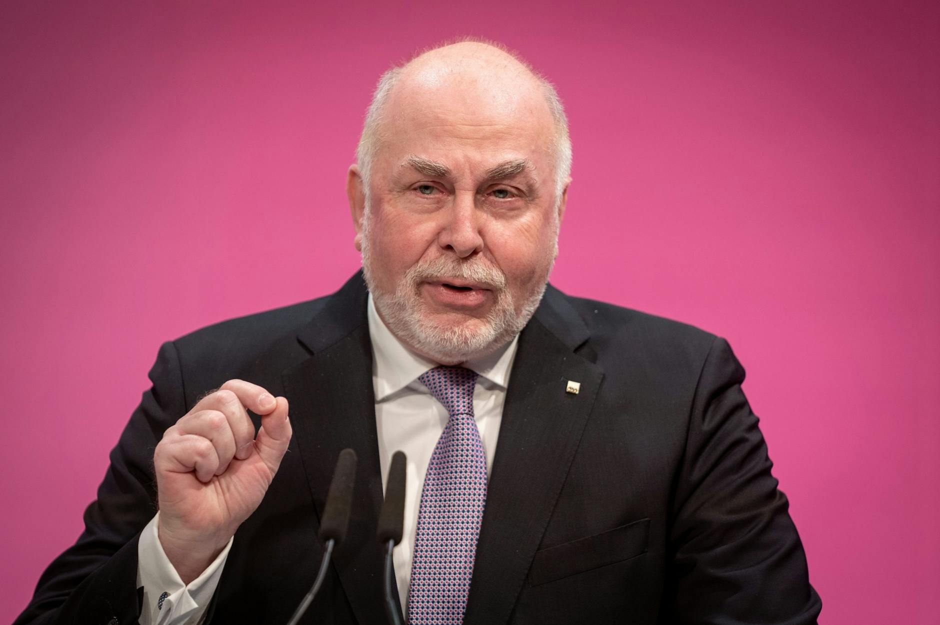ARCHIV - Ulrich Silberbach greift den stellvertretenden CDU-Vorsitzenden Carsten Linnemann verbal an.