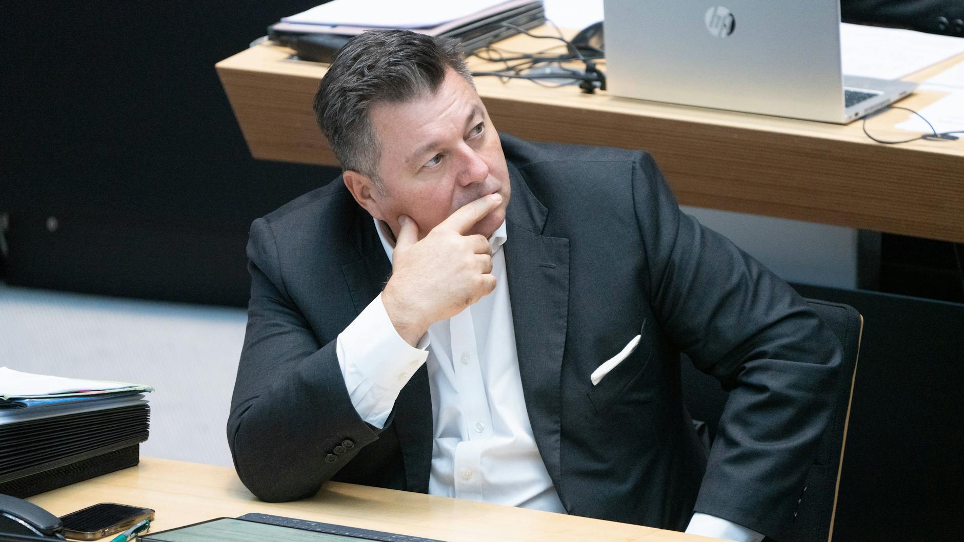 Der zuständige Senator Andreas Geisel (SPD) hält die Umsetzung zum Jahresbeginn für nicht möglich. „Ich habe genauso wie alle anderen Bauministerinnen und Bauminister der Länder schon frühzeitig klargemacht, dass die Auszahlung nicht am 1. Januar beginnen kann.“