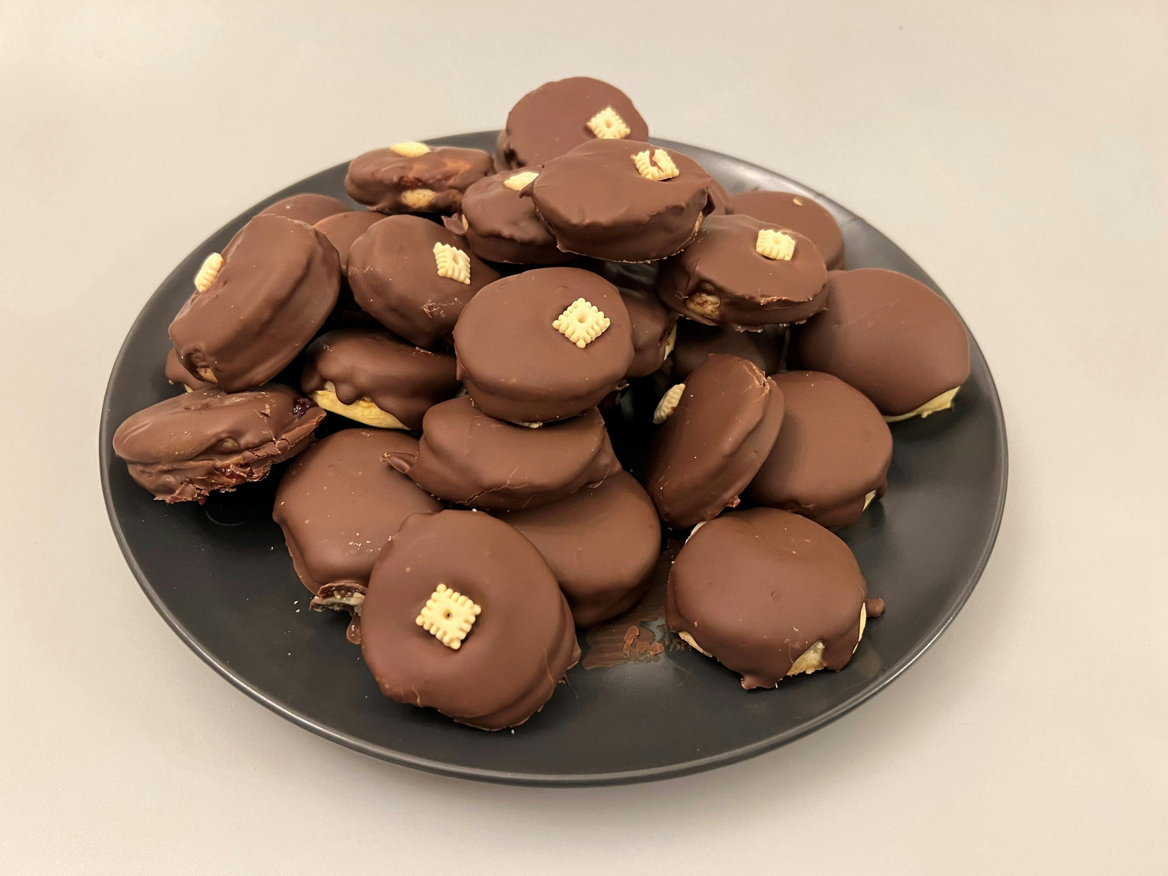 Weihnachtliches Rezept für Himbeer-Marzipan-Plätzchen: So fruchtig ...