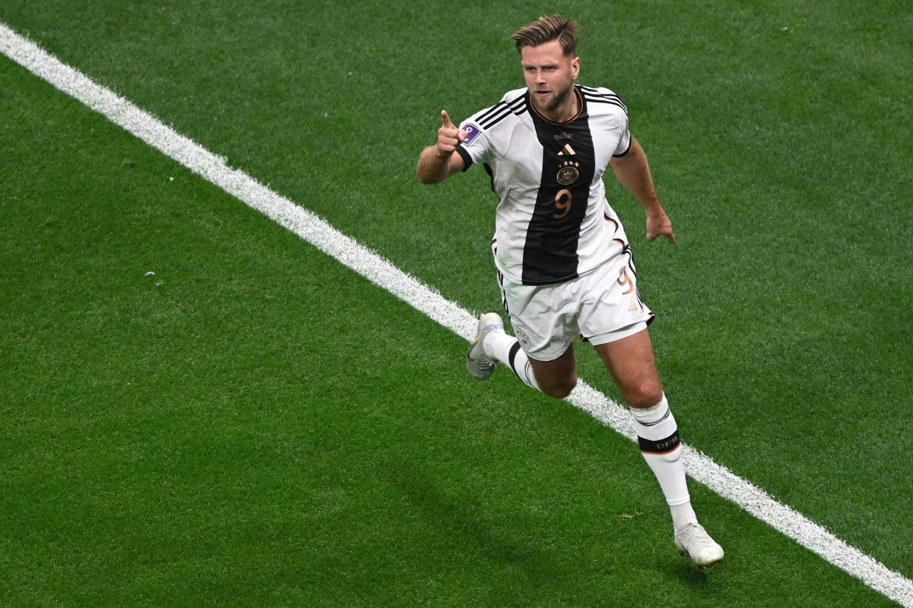 dpatopbilder - Niclas Füllkrug jubelt nach dem Tor zum 1:1.