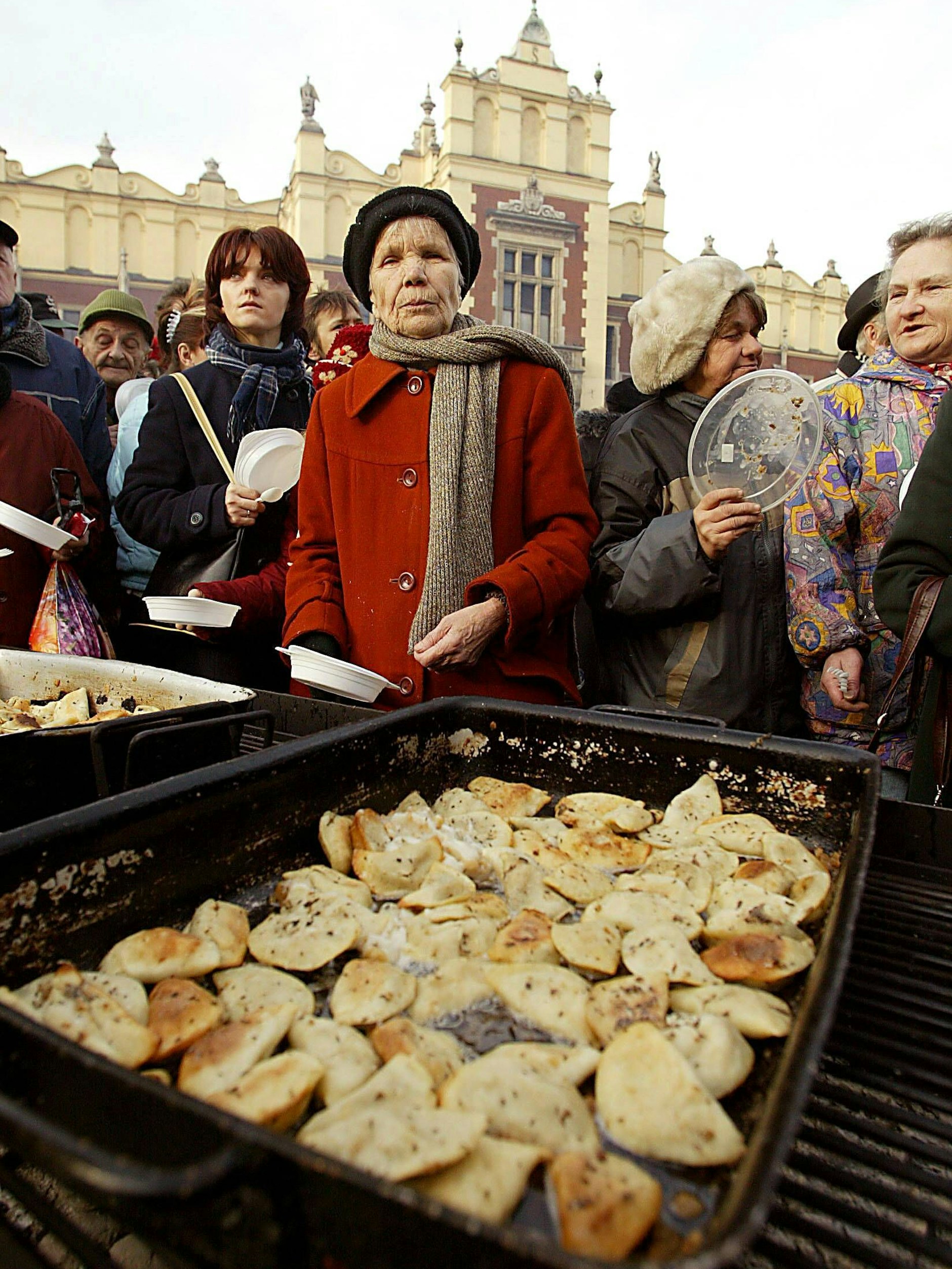 Piroggen, eine osteuropäische Spezialität: Hier serviert auf dem Krakauer Marktplatz.