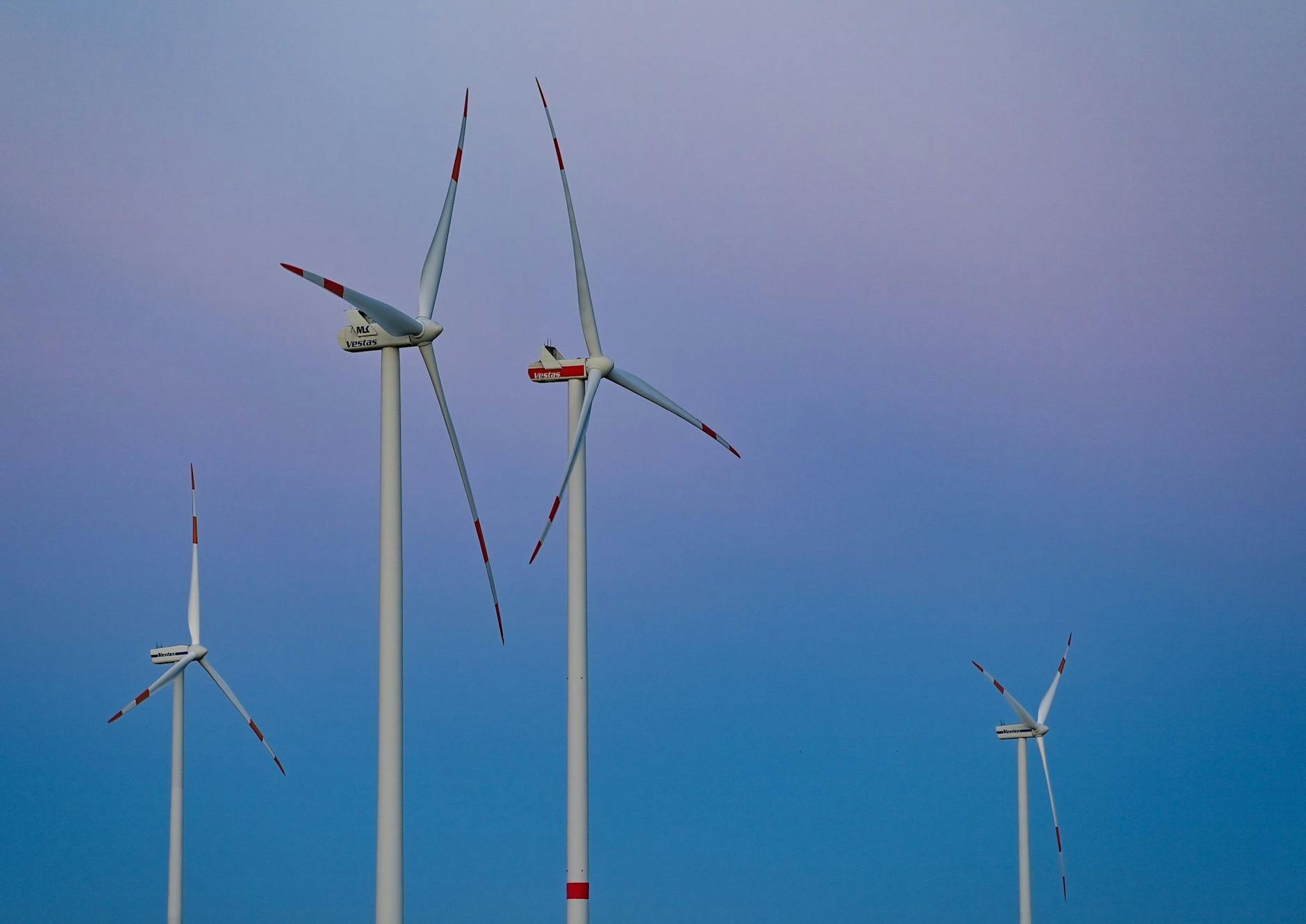 ARCHIV - Bei dem Windanlagenbauer Vestas Deutschland arbeiten nach früheren Angaben 1700 Menschen.