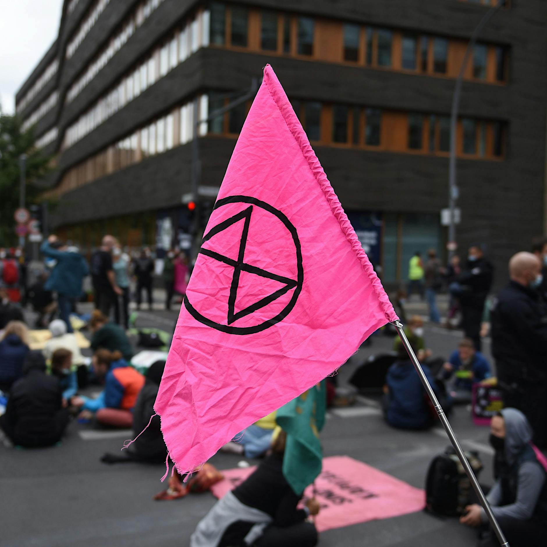 Hausfriedensbruch: CDU-Wirtschaftsrat verklagt „Extinction Rebellion“