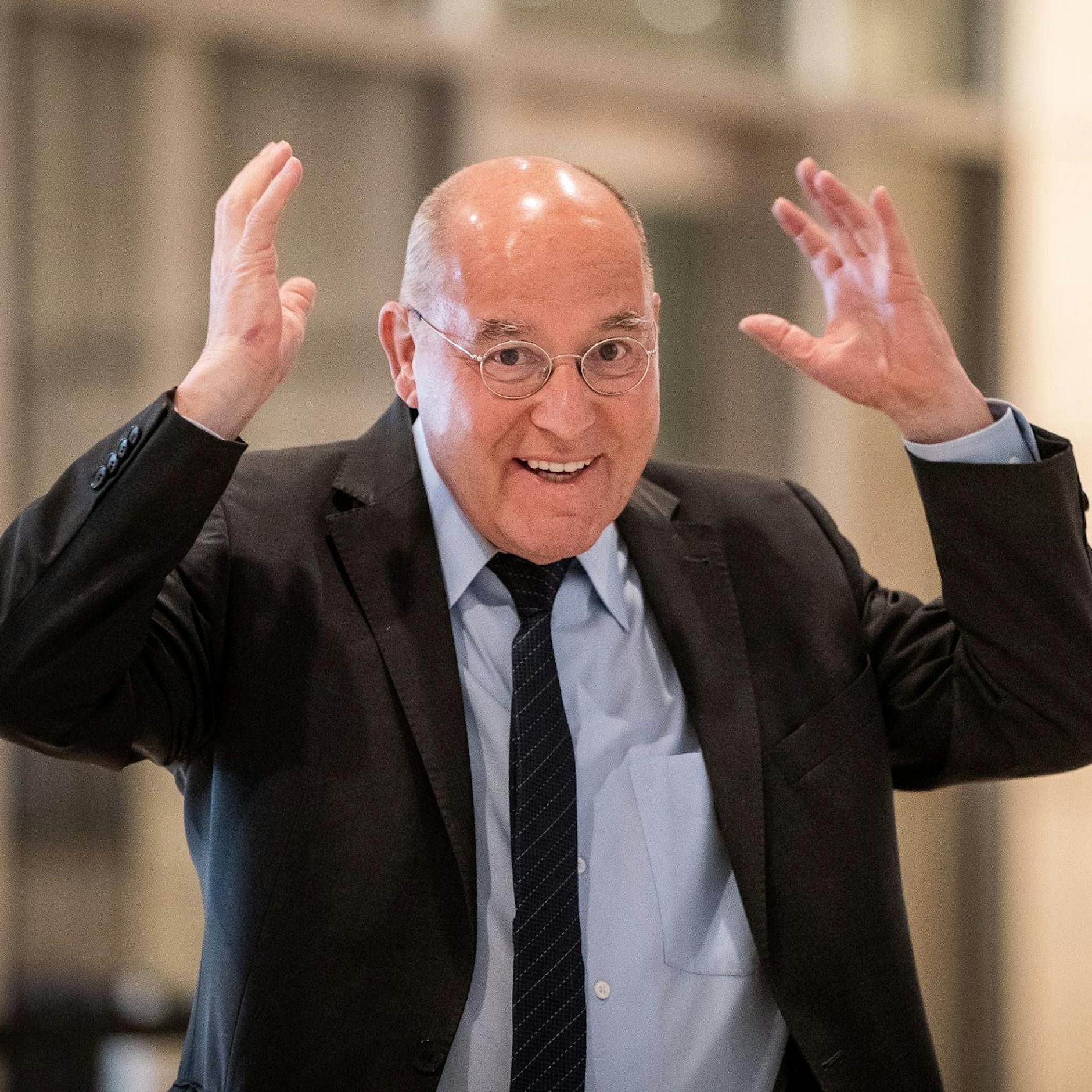 Politiker und Star-Jurist Gregor Gysi soll Klima-Kleber vor Gericht raushauen!