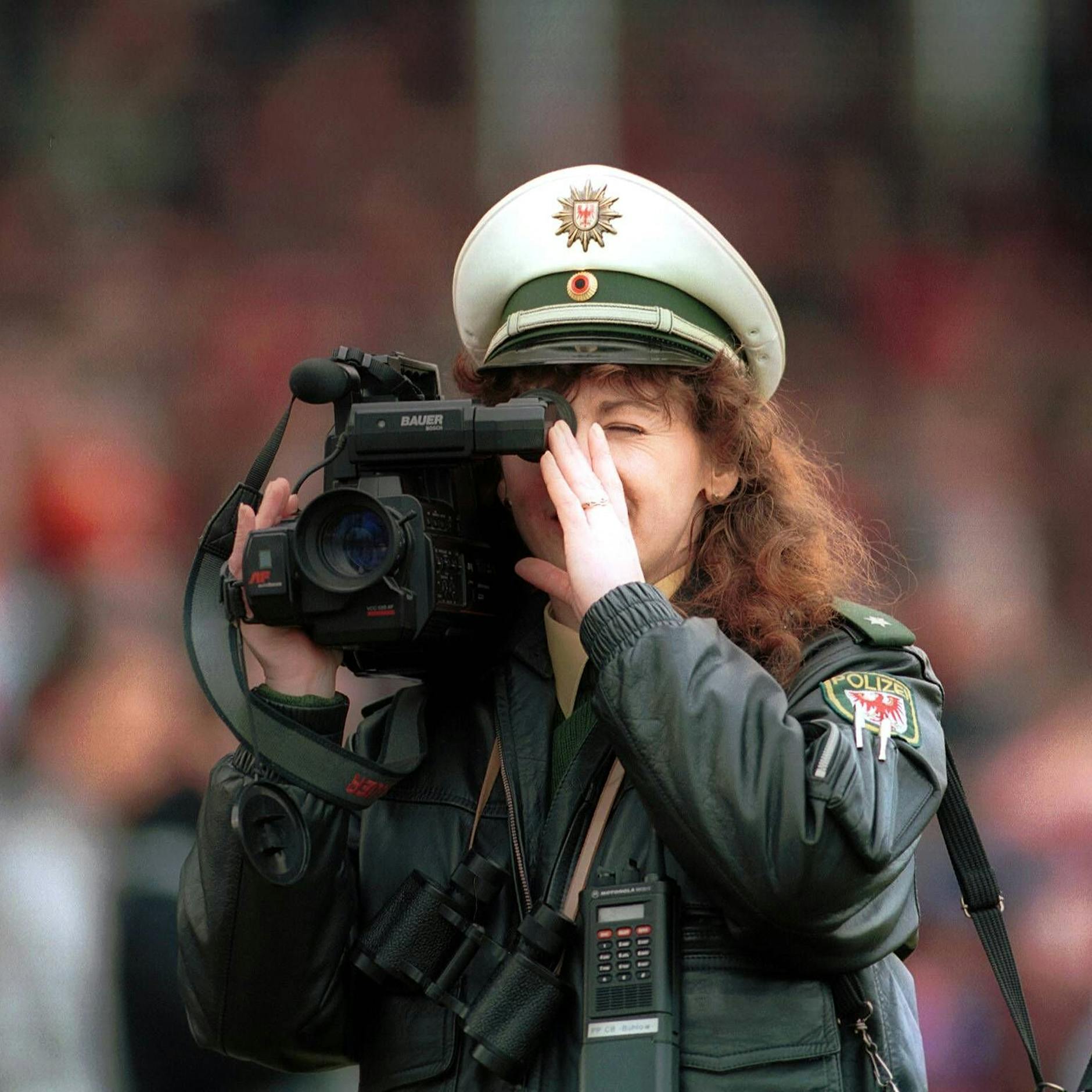 Beschwerde abgelehnt: Polizistin muss ein Namensschild an ihrer Dienstkleidung tragen!