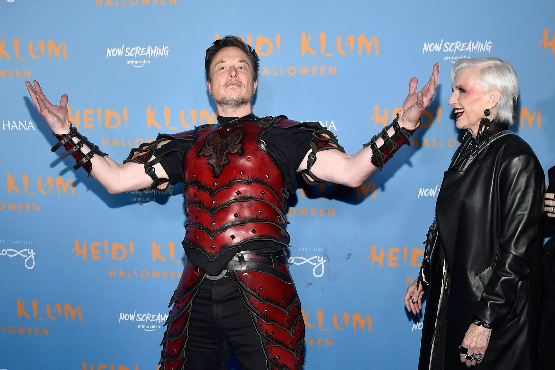 Elon Musk liebt den großen Auftritt: Hier mit seiner Mutter Maye Musk bei Klums Halloween-Party. 