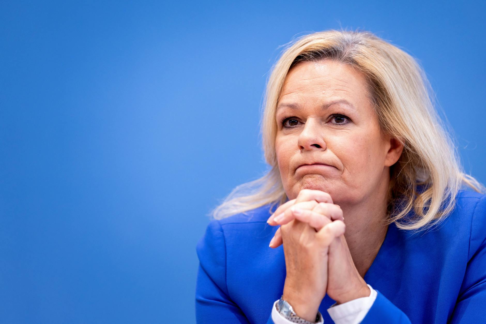 Bundesinnenministerin Nancy Faeser wünscht sich mehr doppelte Staatsbürgerschaften. Das hat Konsequenzen für die Demokratie.