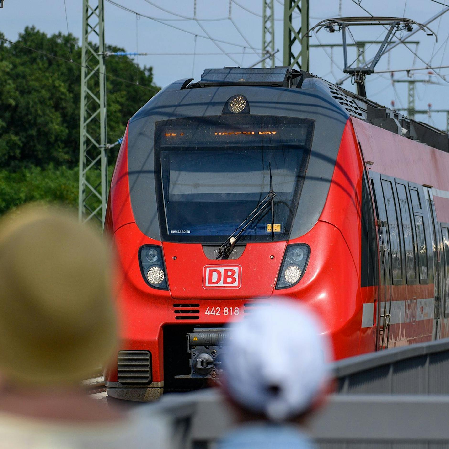 Gas-Hilfe, Bahn-Fahrplan, Einmalzahlung: Was sich im Dezember ändert