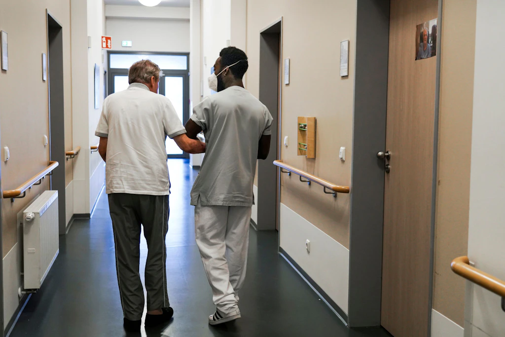Darum bleibt Corona für Bewohner und Mitarbeiter von Pflegeheimen ein Problem