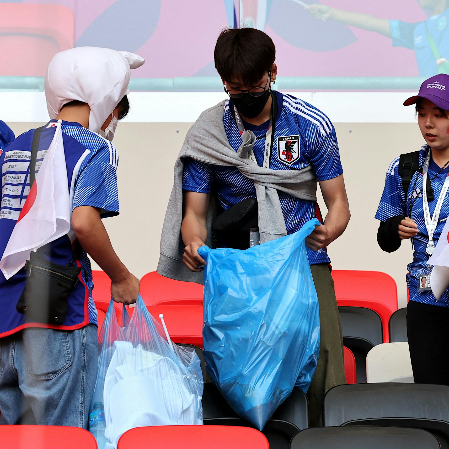Erst feiern, dann fegen: Den Japanern geht Sauberkeit über alles