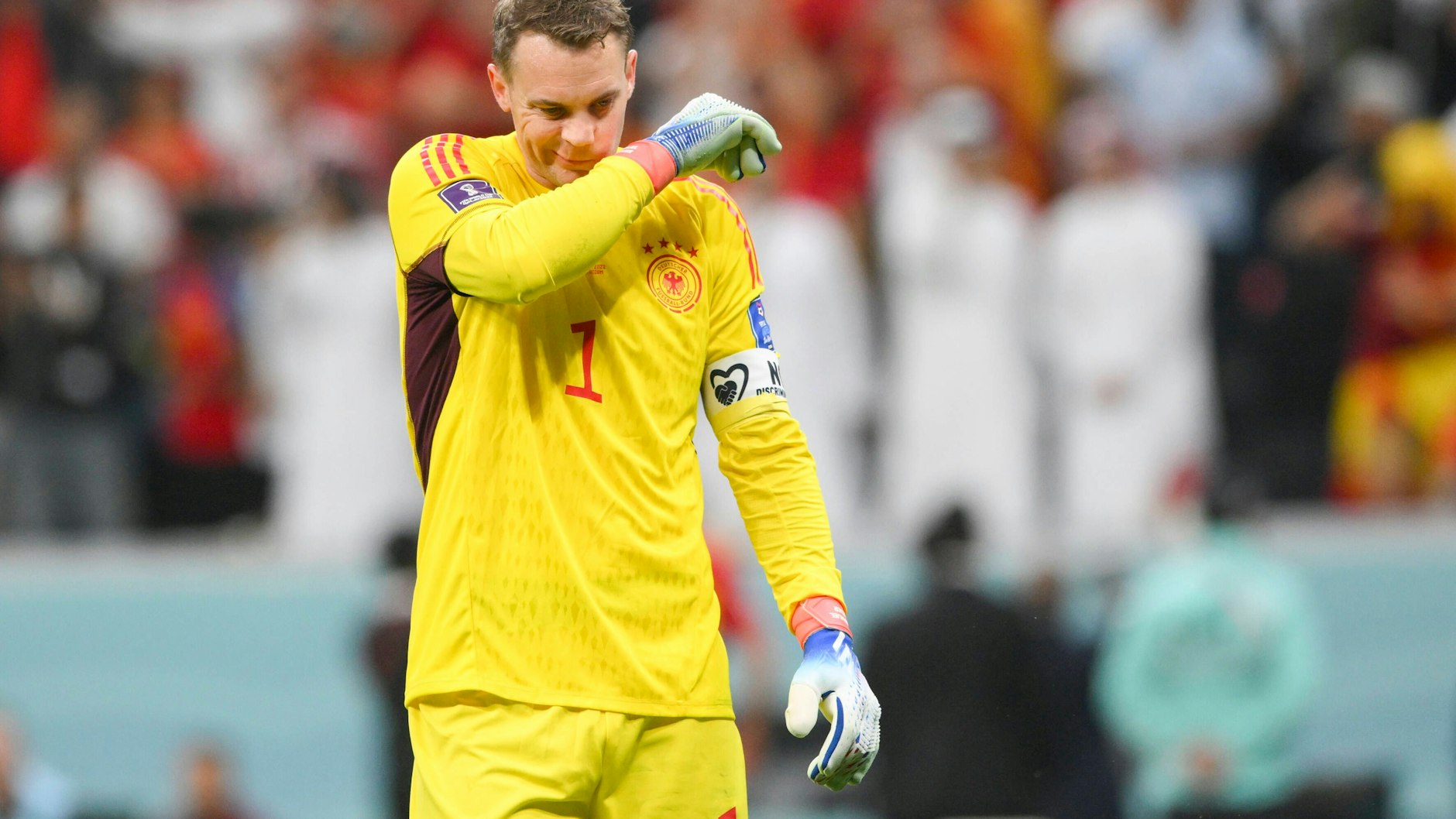 Bei der WM hütete er noch der deutsche Tor, jetzt hütet er das Krankenbett.