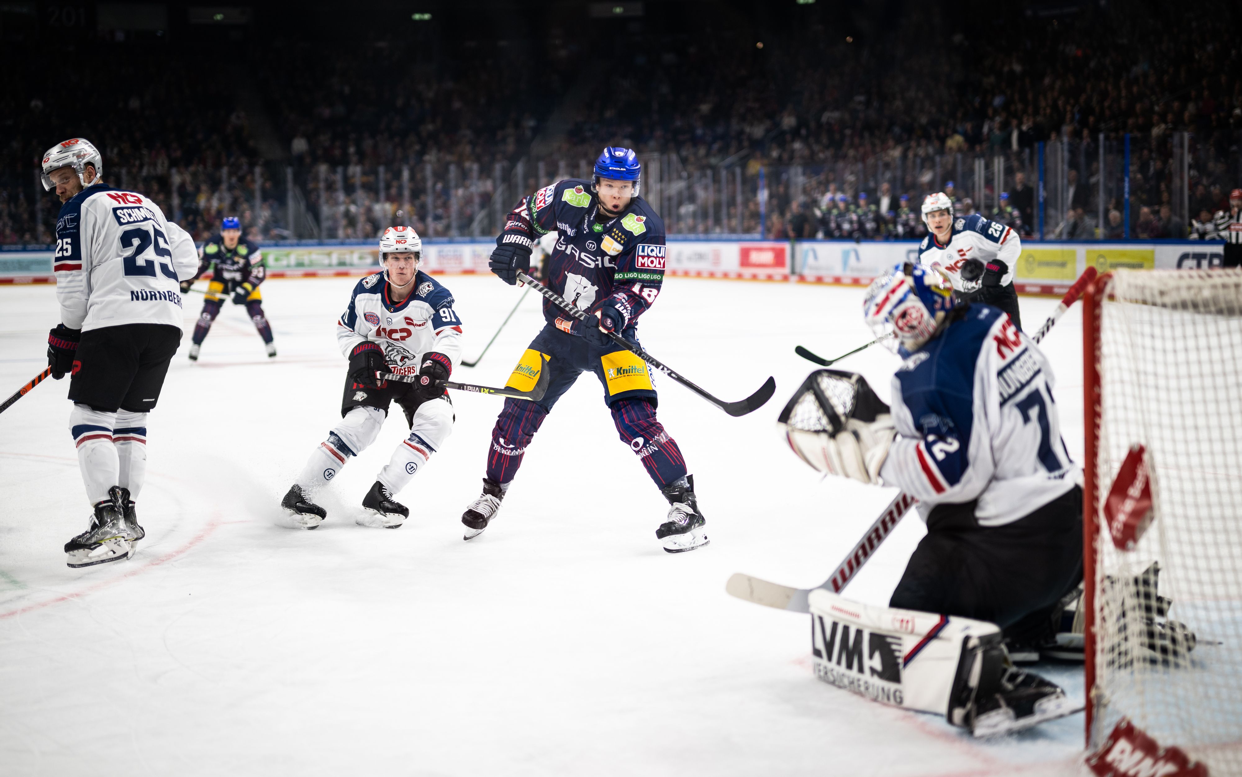 Image - Eisbären Berlin: Verteidiger Jonas Müller hat auf kleinem Eis große Hoffnungen