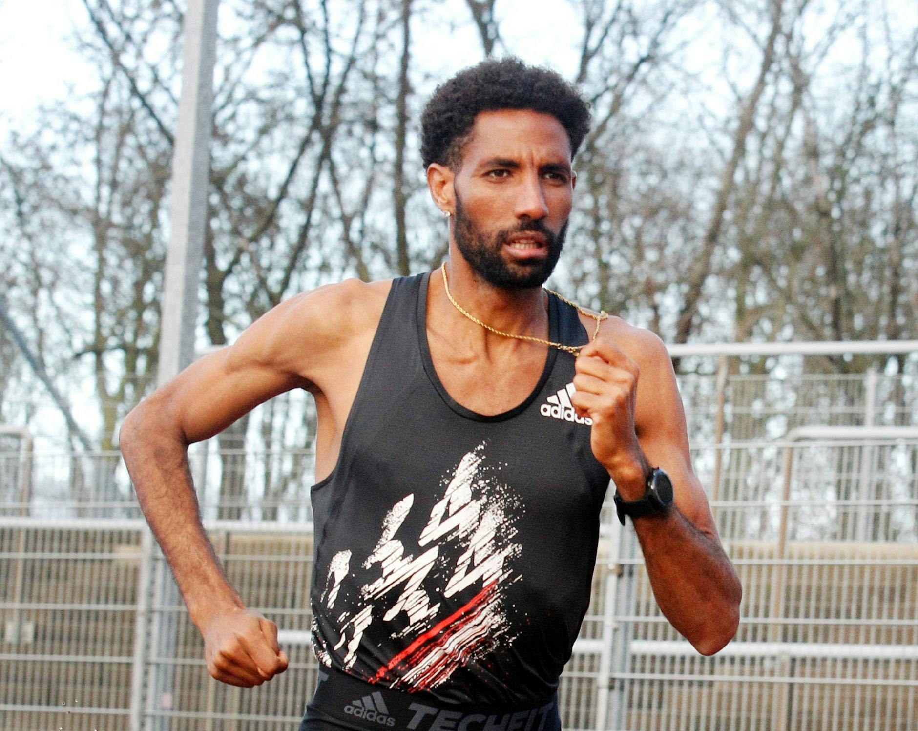 ARCHIV - Will gut vorbereitet in Valencia an den Start gehen: Marathon-Ass Amanal Petros.