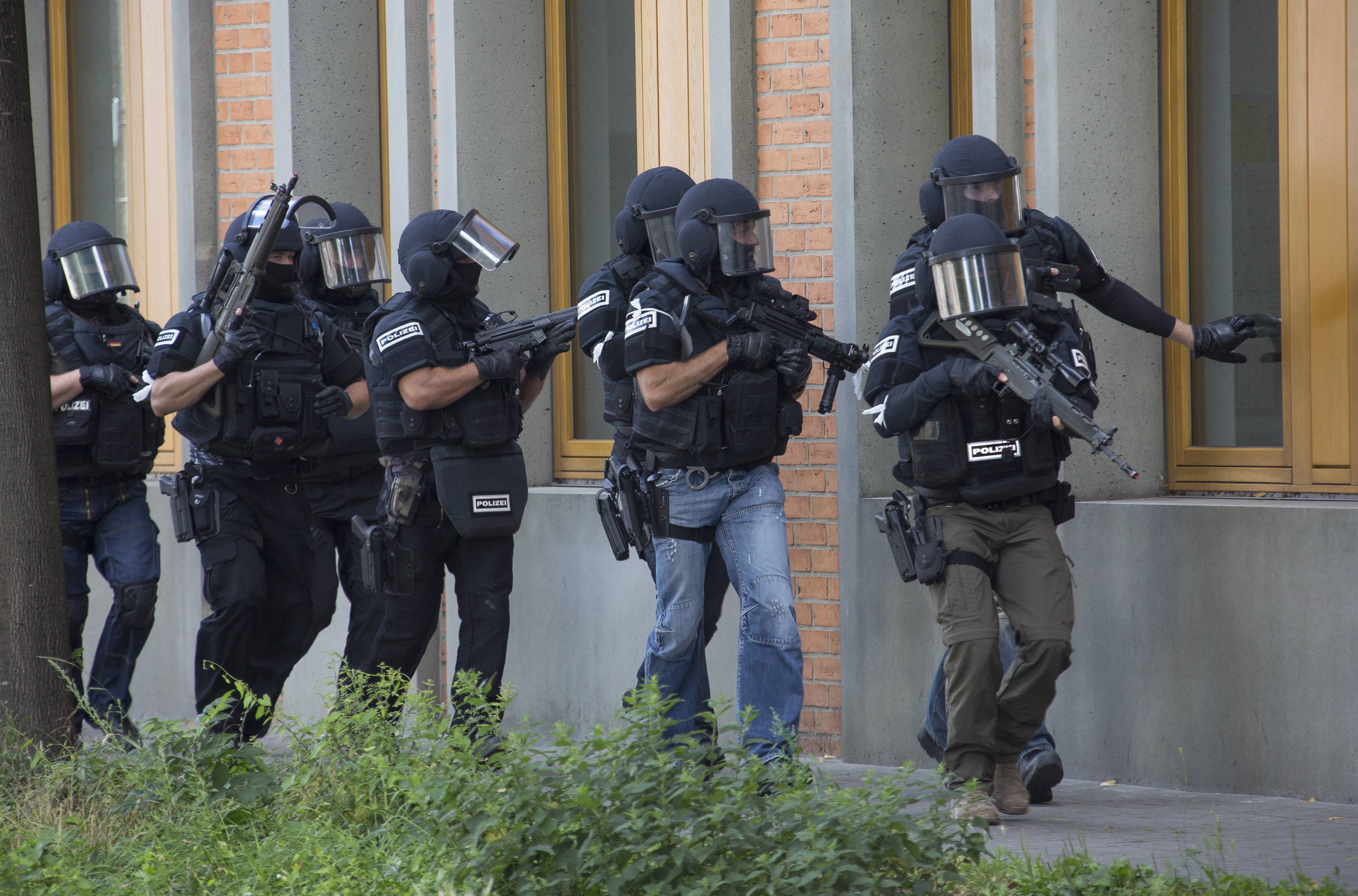 „Klopf, klopf, klopf“: Morgendliche Razzia gegen Verbreiter von Hass im Netz