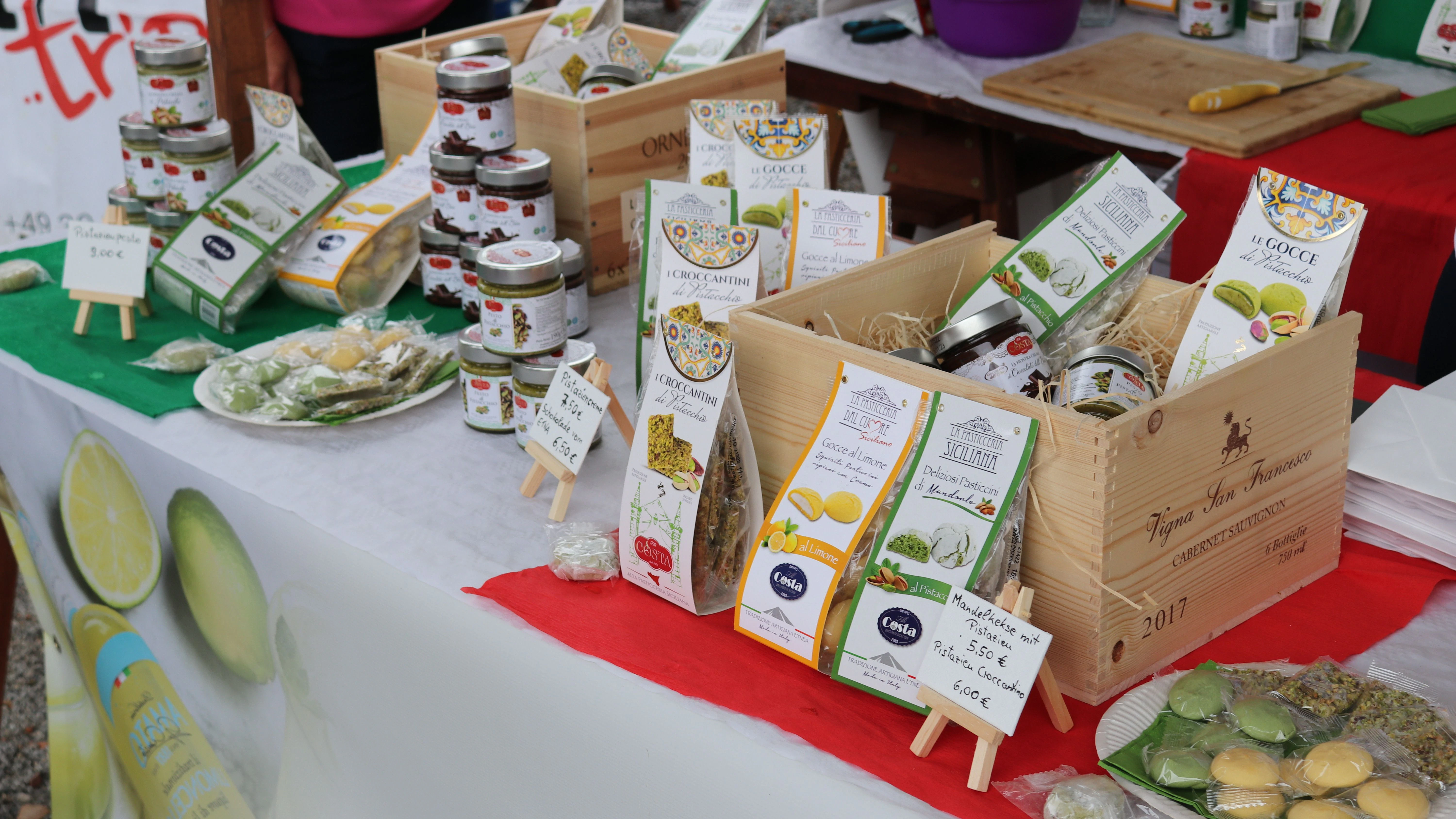 Pistaziencreme, Panettone, Pesto und Kekse: mediterrane Köstlichkeiten am Stand von Vifino