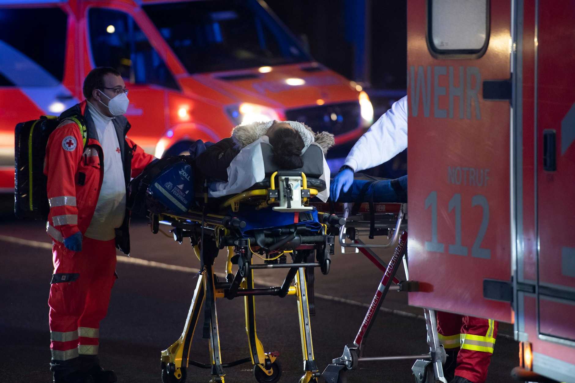 Der Rettungsdienst der Berliner Feuerwehr ist so stark überlastet, dass er selbst gerettet werden muss.