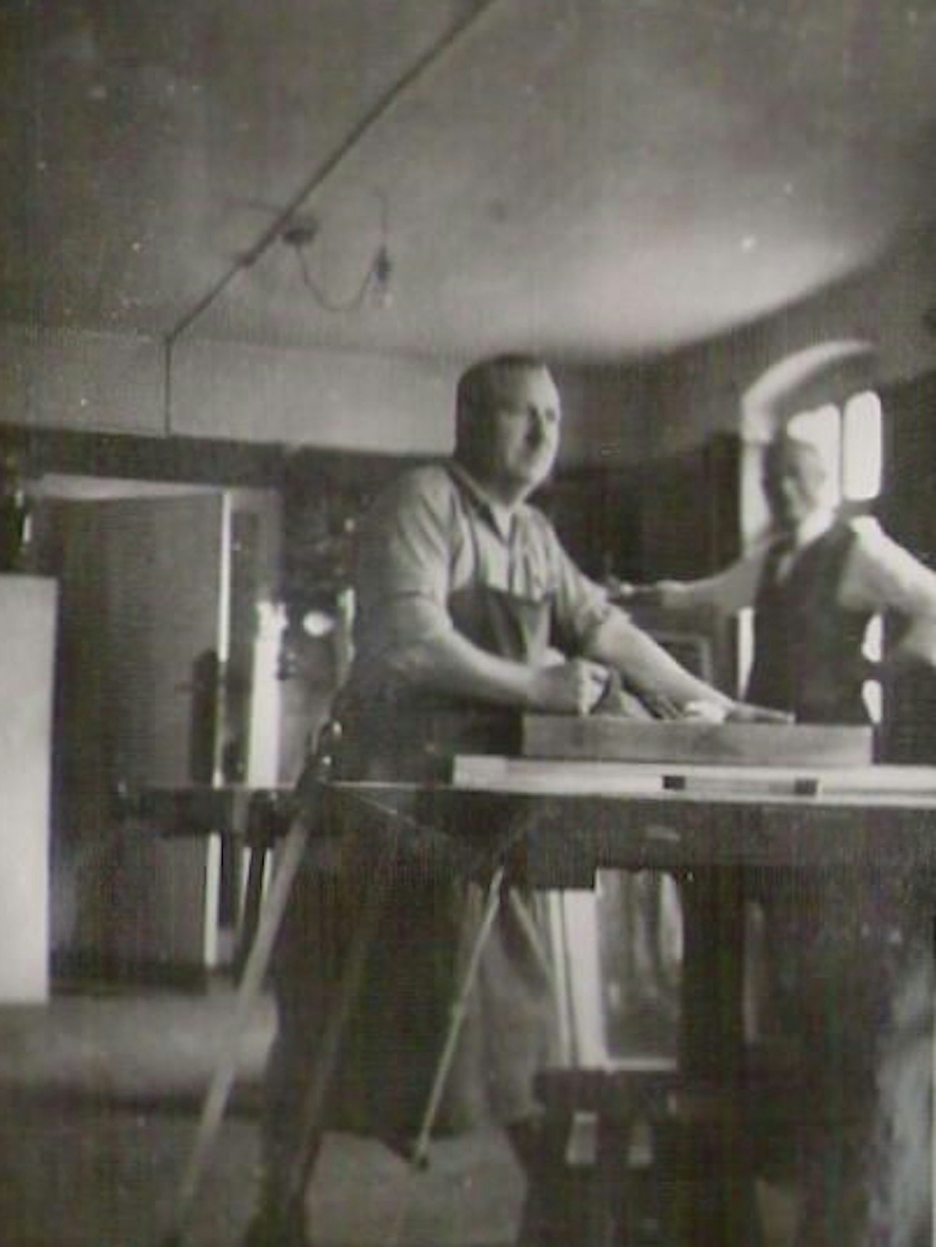 Der Tischler Max Hilliges in den 40er-Jahren in seiner Werkstatt. Er wurde 1945 in der Haftanstalt Plötzensee enthauptet.