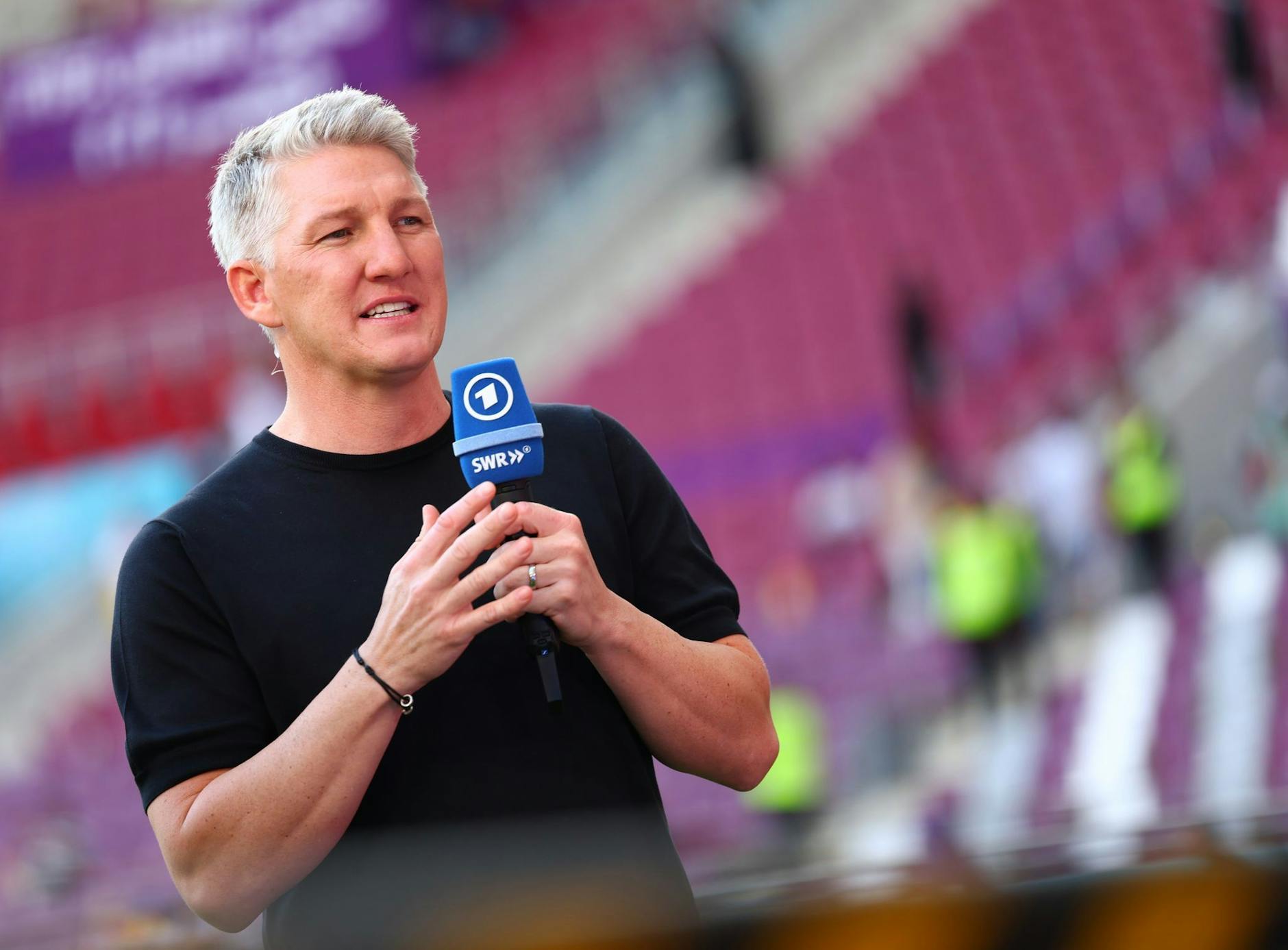 ARCHIV - Hat den Arbeit von Bundestrainer Flick gelobt: Der ehemalige Nationalspieler Bastian Schweinsteiger.