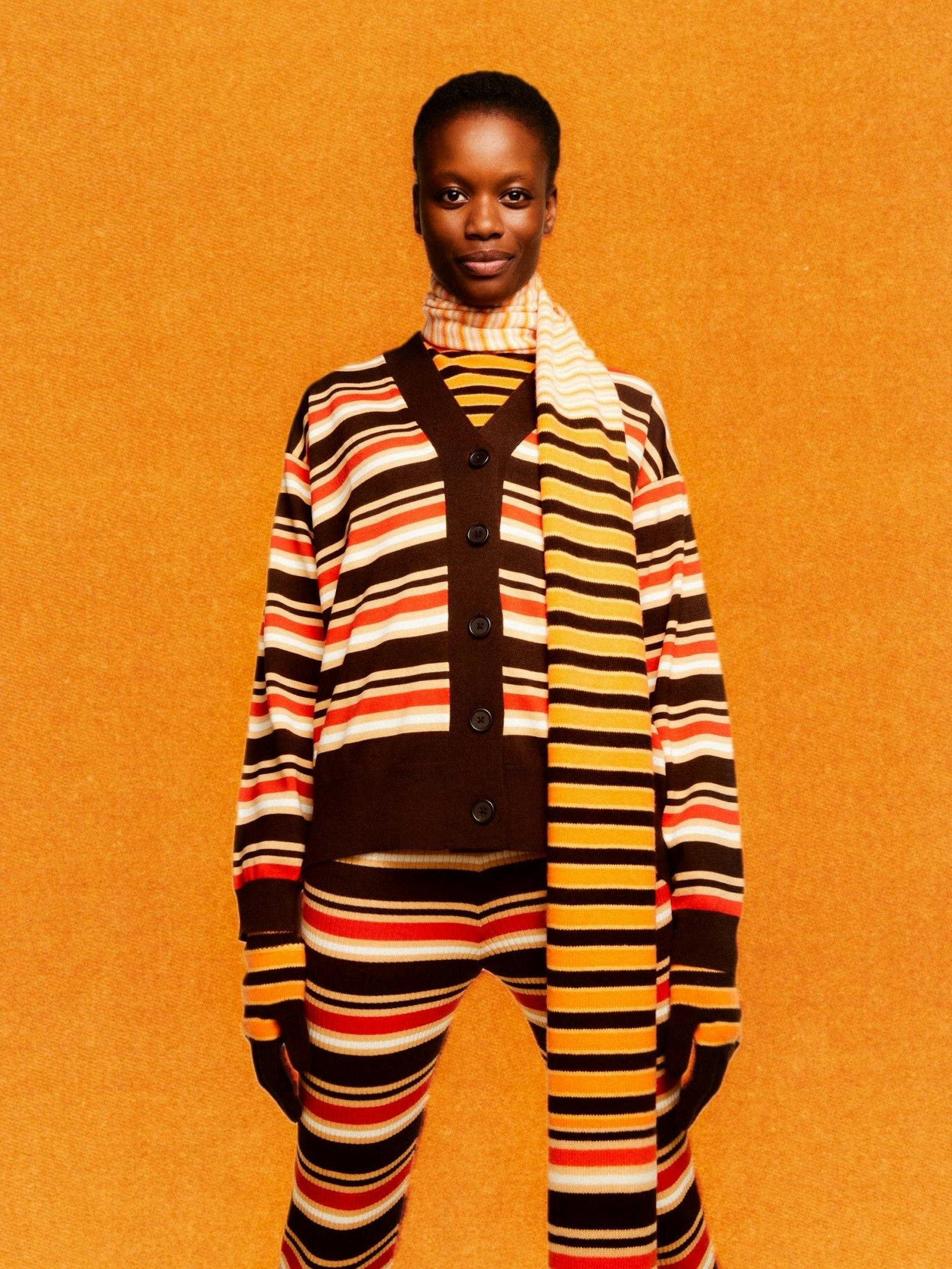 Weiche Angelegenheit: der überlange gestreifte Schal aus Kaschmir.