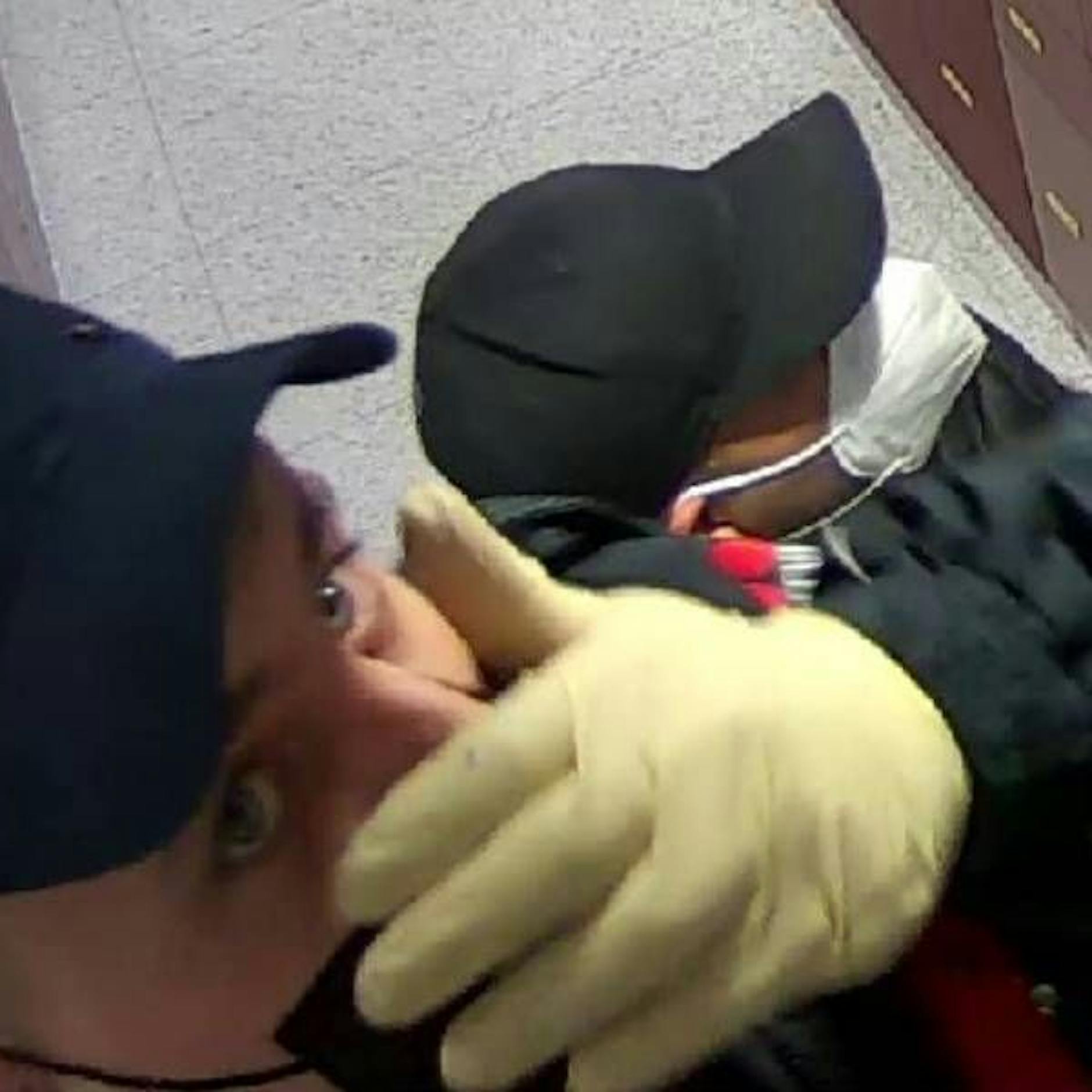 Tresor-Raub in Berlin: Mit DIESEM VIDEO sucht die Polizei die beiden Verbrecher von Charlottenburg