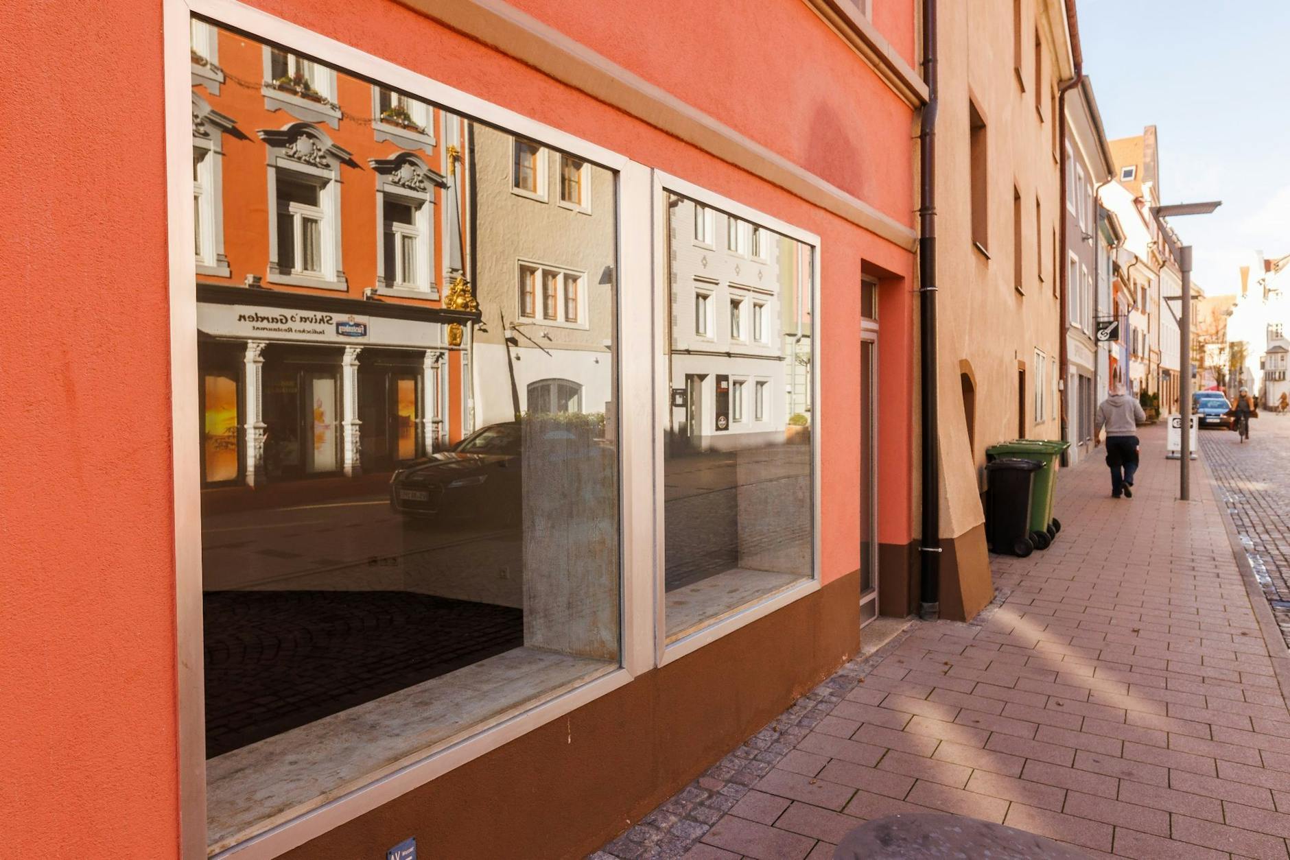Ein leerstehendes Ladengeschäft ist in der Innenstadt von Villingen-Schwenningen zu sehen.