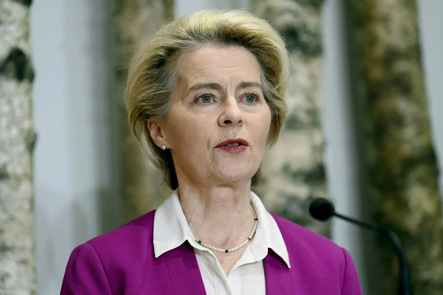 EU-Kommissionspräsidentin Ursula von der Leyen sprach von 100.000 toten ukrainischen Soldaten. 