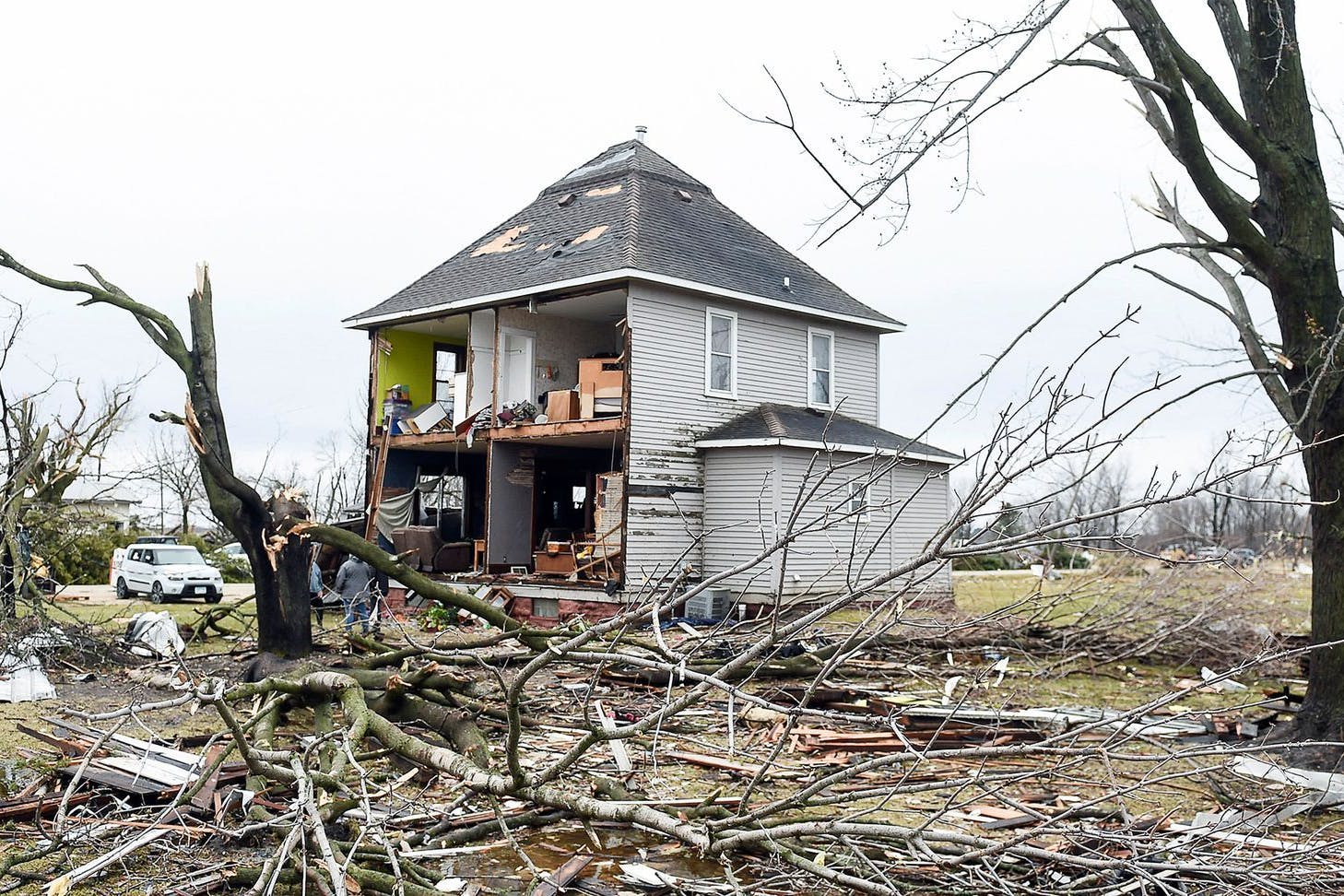 Ein Tornado hat in den USA die komplette Fassade eines Wohnhauses weggerissen. 