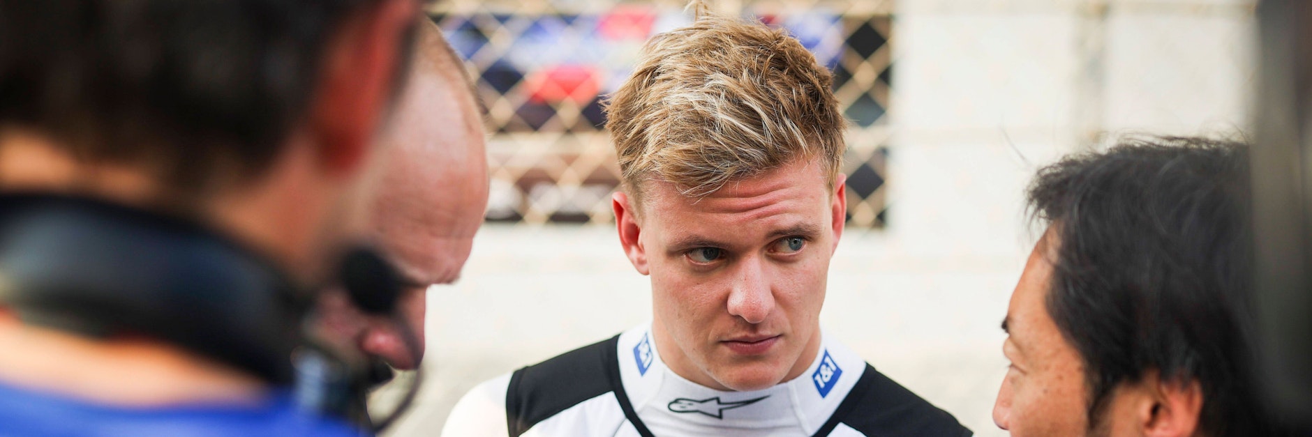 Mick Schumacher verlor in der abgelaufenen Formel-1-Saison sein Cockpit beim Haas-Team und ist kein Stammfahrer mehr in der Königsklasse.