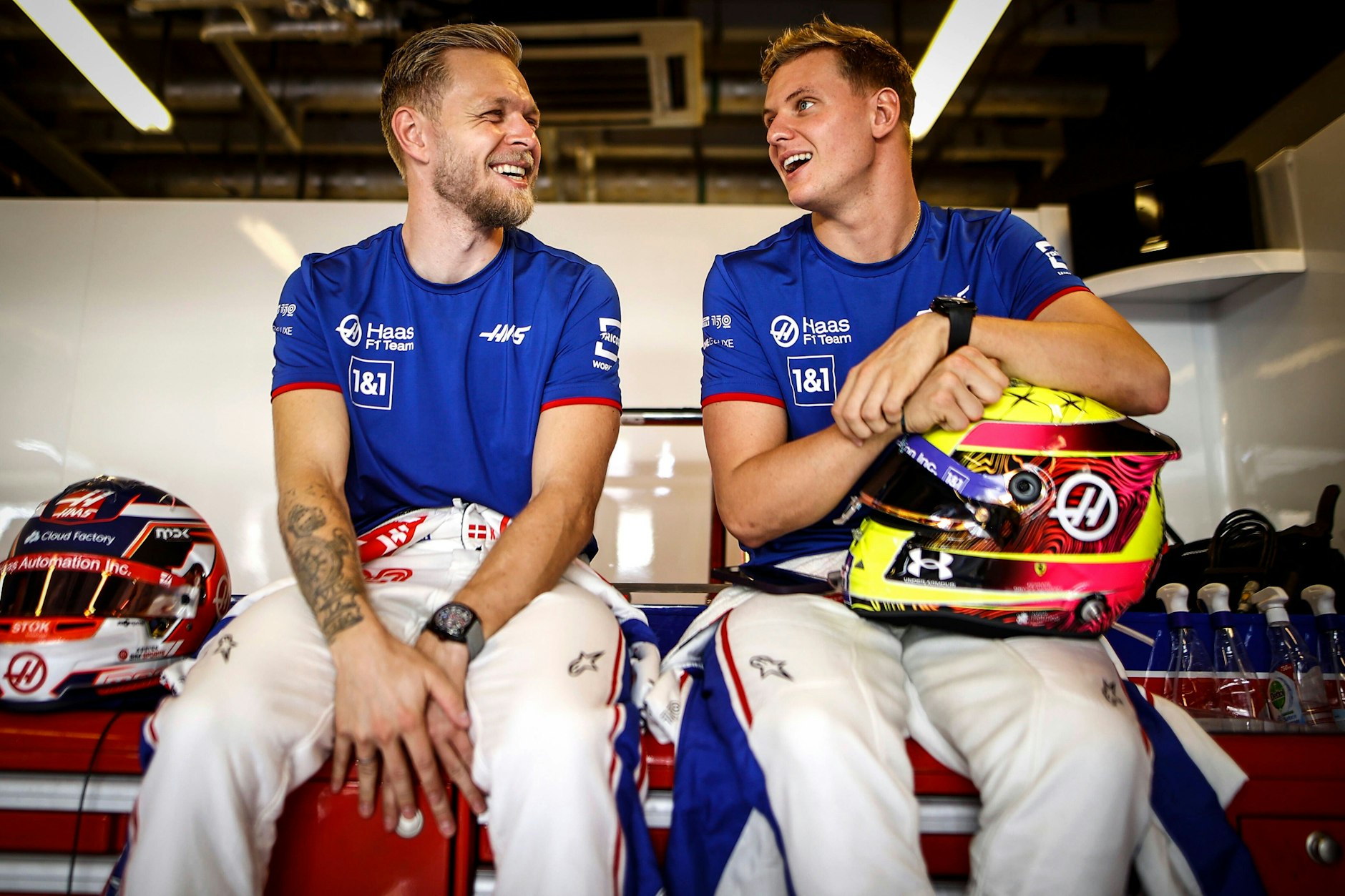 Verstanden sich nicht besonders gut und sind im nächsten Jahr keine Teamkollegen mehr: Die Haas-Piloten Kevin Magnussen und Mick Schumacher.