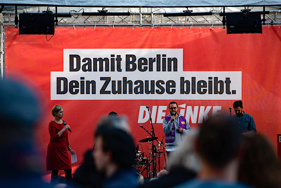 Damit könnte es bald vorbei sein. Transparent bei der zentralen Wahlkampfveranstaltung der Partei Die Linke in Berlin-Lichtenberg.