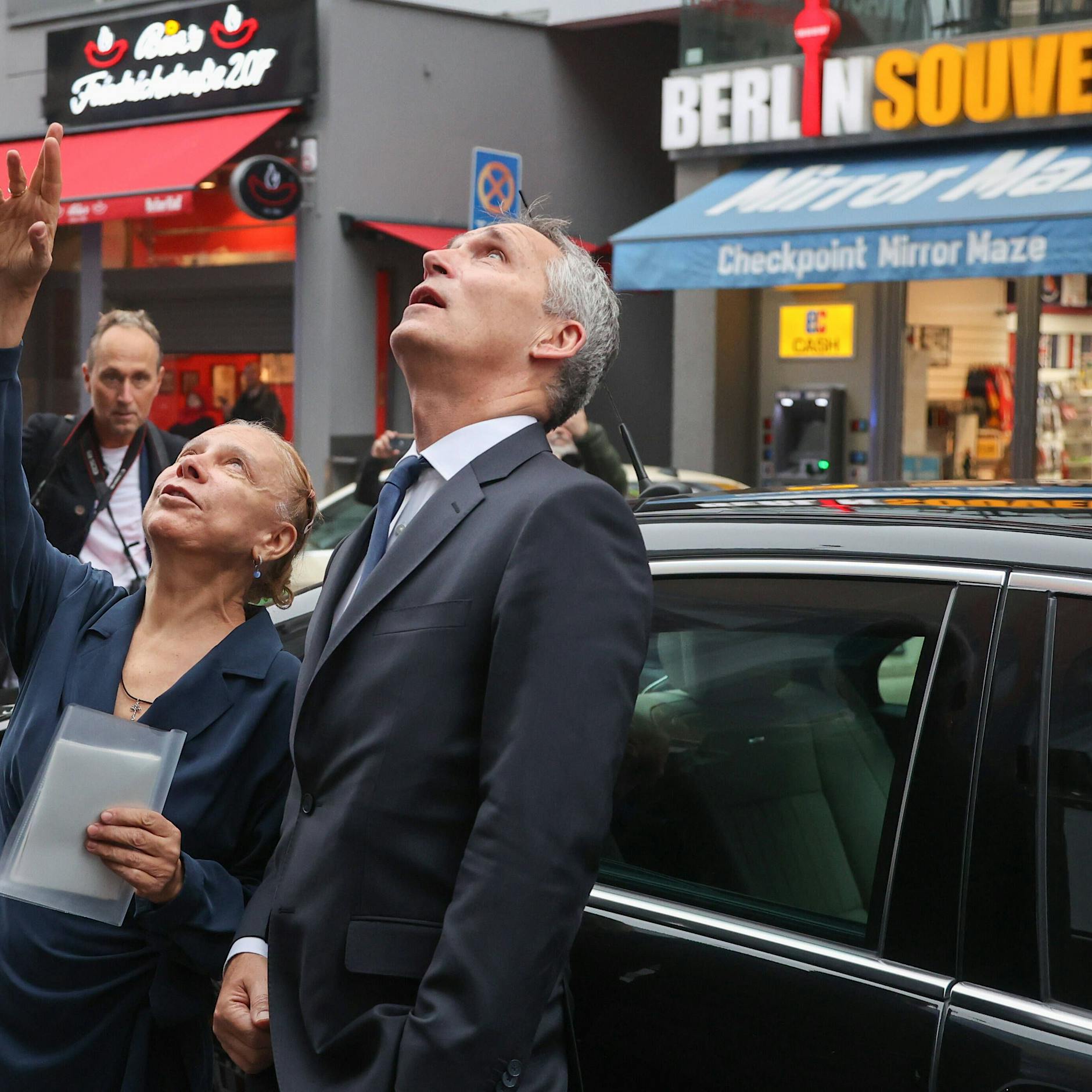 NATO-Generalsekretär Jens Stoltenberg im angeblich schlechtesten Museum Berlins