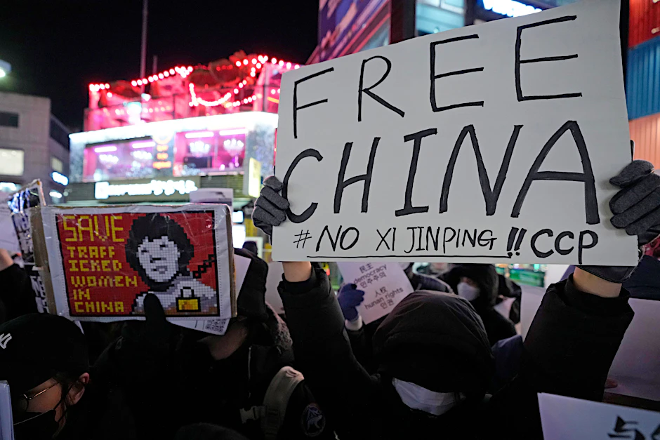Demonstranten in Seoul, Südkorea, protestieren Ende November gegen die Corona-Politik der chinesischen Regierung. Solche Bilder werden in China scharf zensiert.
