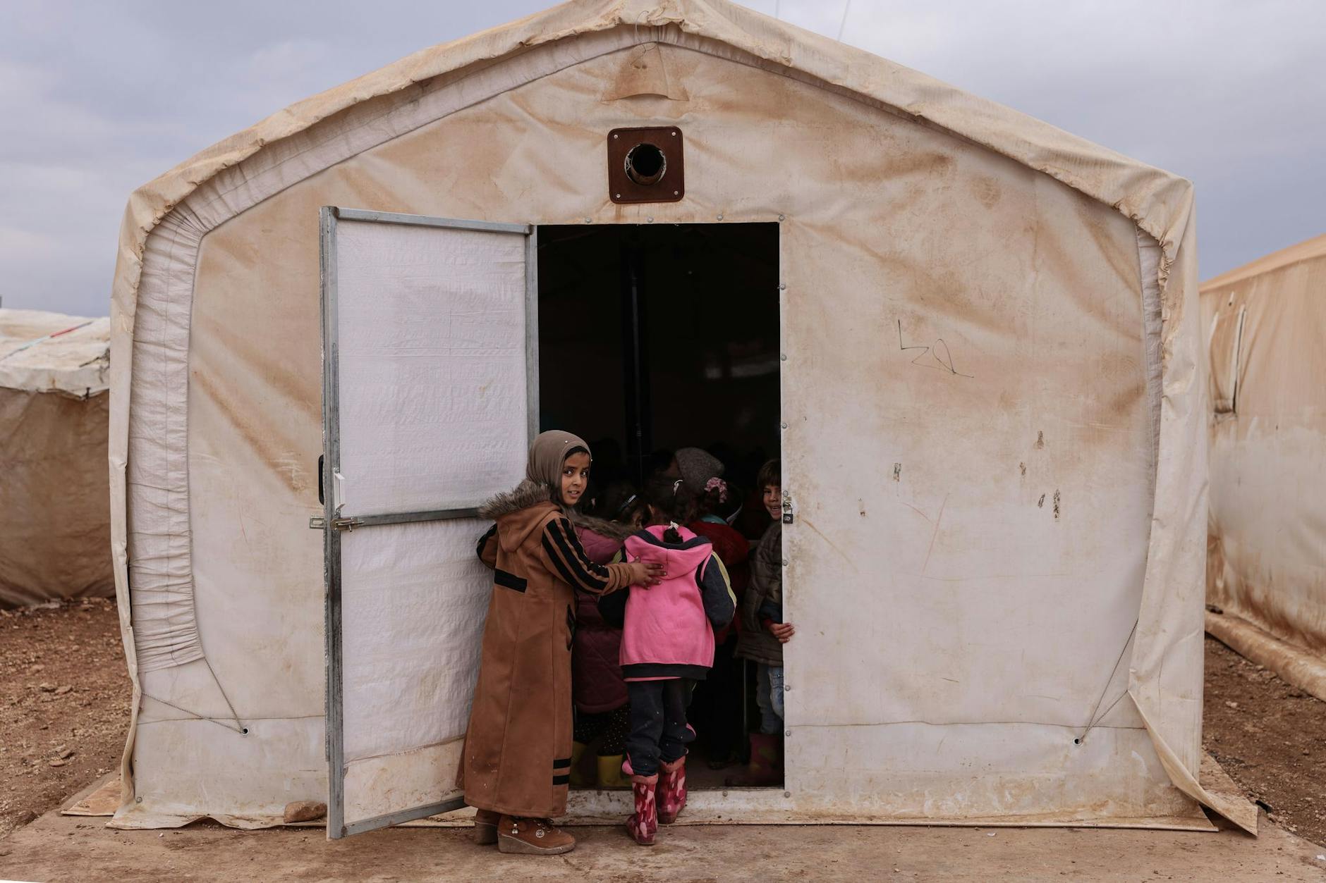 Syrische Kinder in einem Flüchtlingslager nahe der Grenze zur Türkei.