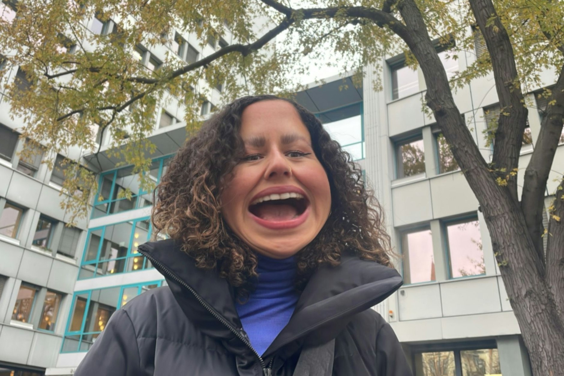 Auf Instagram nennt sie sich Conny, im Interview Esra Duman: Selfie für die Berliner Zeitung.