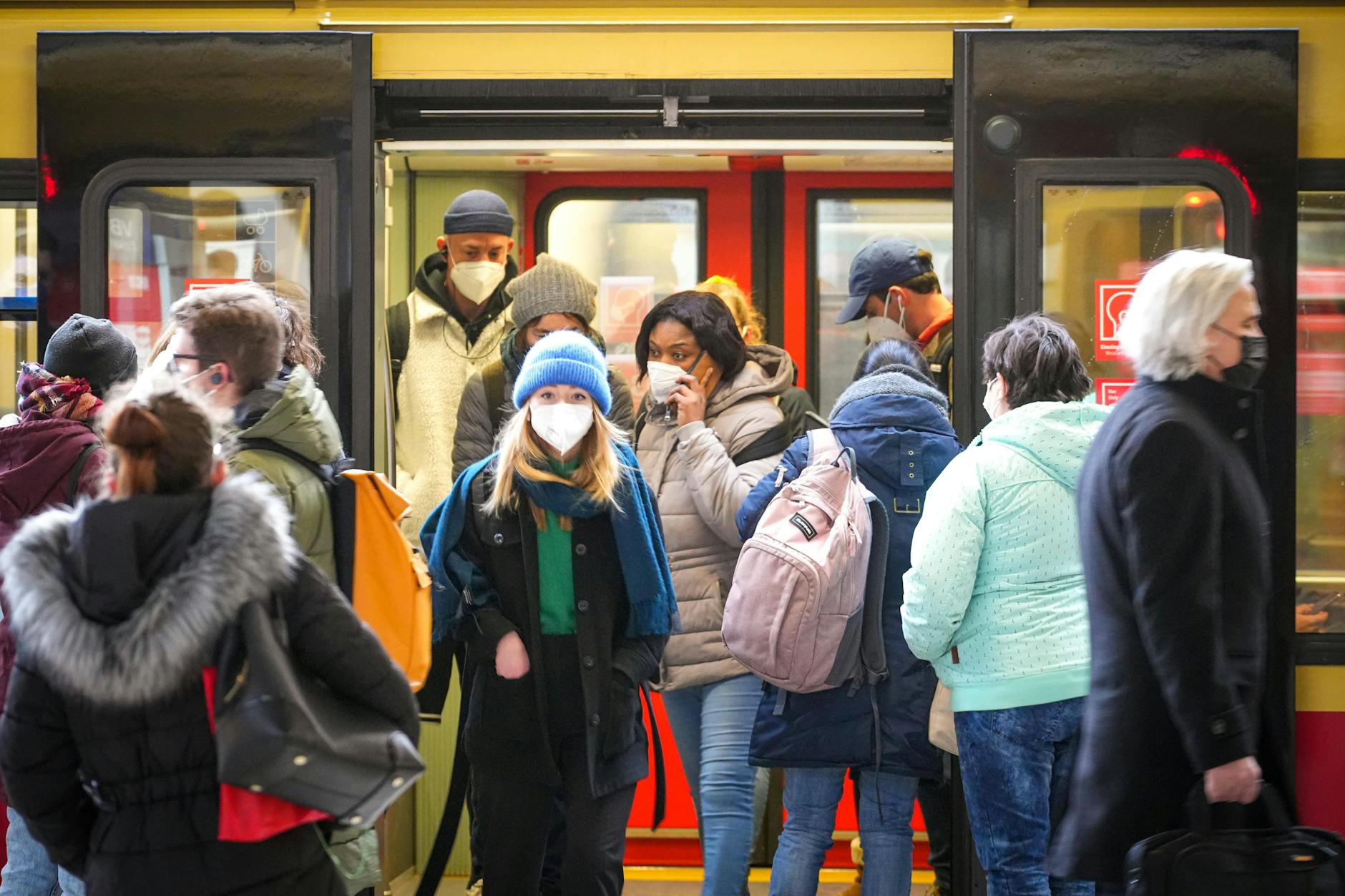 Umsteigen für Fortgeschrittene: S-Bahn-Fahrgäste am Bahnhof Gesundbrunnen.