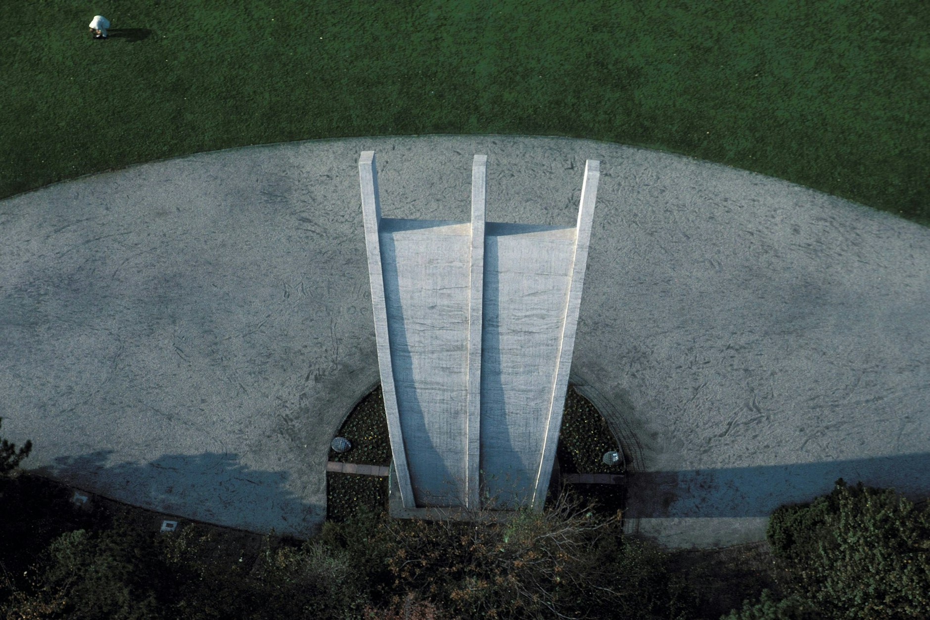Das Luftbrückendenkmal auf dem Platz der Luftbrücke.