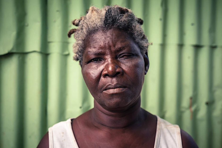 Eine Haitianerin, die in der Dominikanischen Republik als Erntehelferin arbeitet