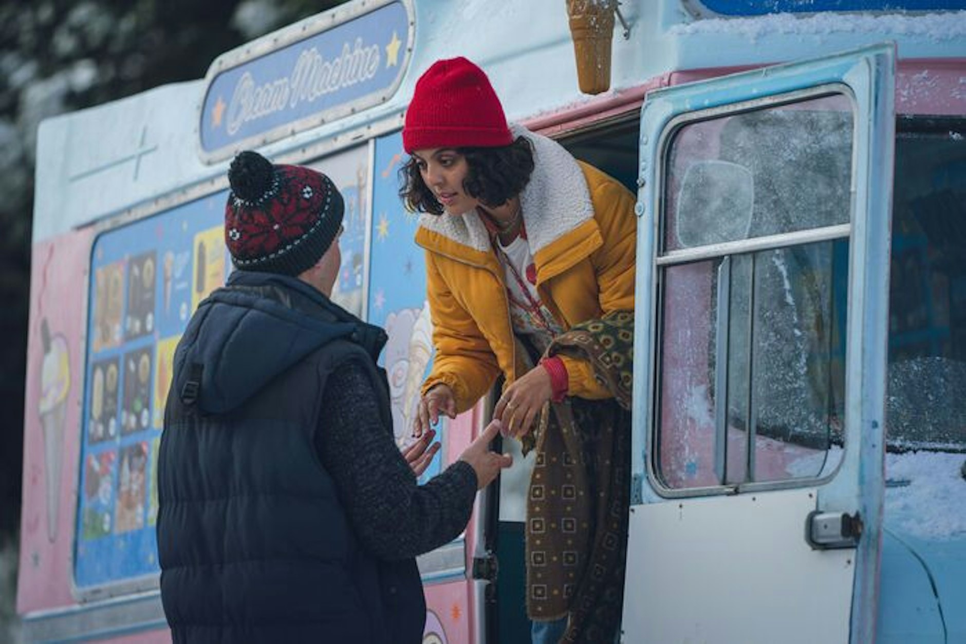 Frisch verliebt: James (Asa Butterfield) und Hayley (Cora Kirk).