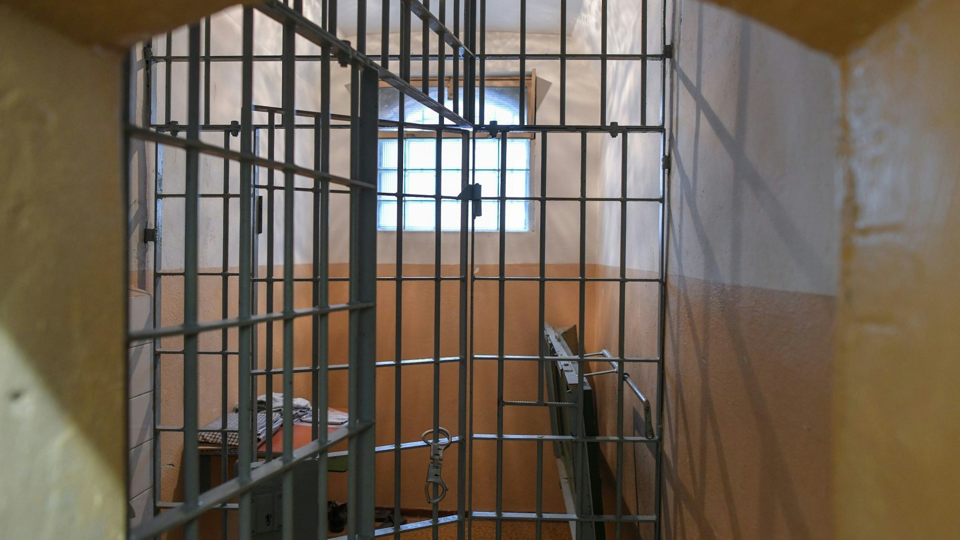 Eine Zelle in der Gedenkstätte „Opfer politischer Gewaltherrschaft“.